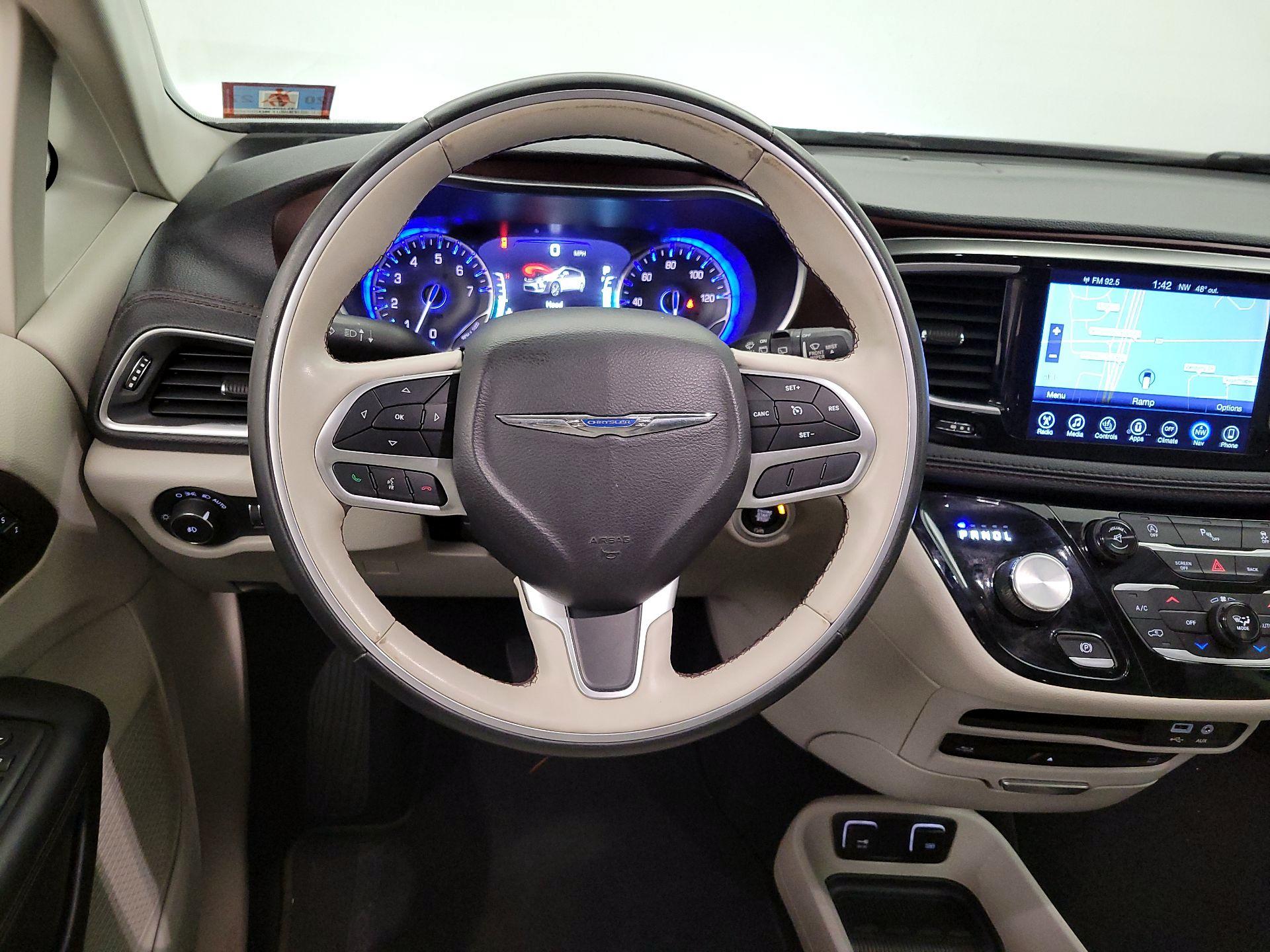 Thumbnail: 2017 Chrysler Pacifica - 10