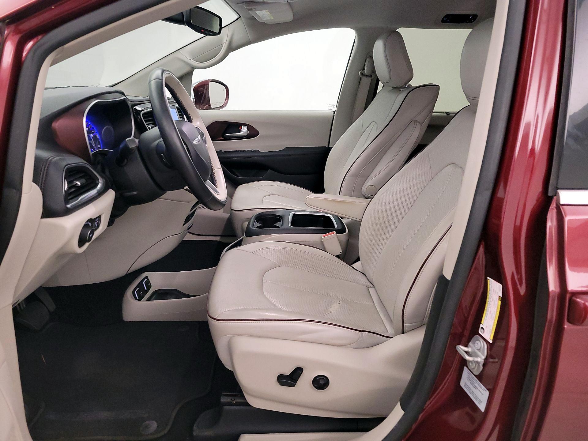 Thumbnail: 2017 Chrysler Pacifica - 11