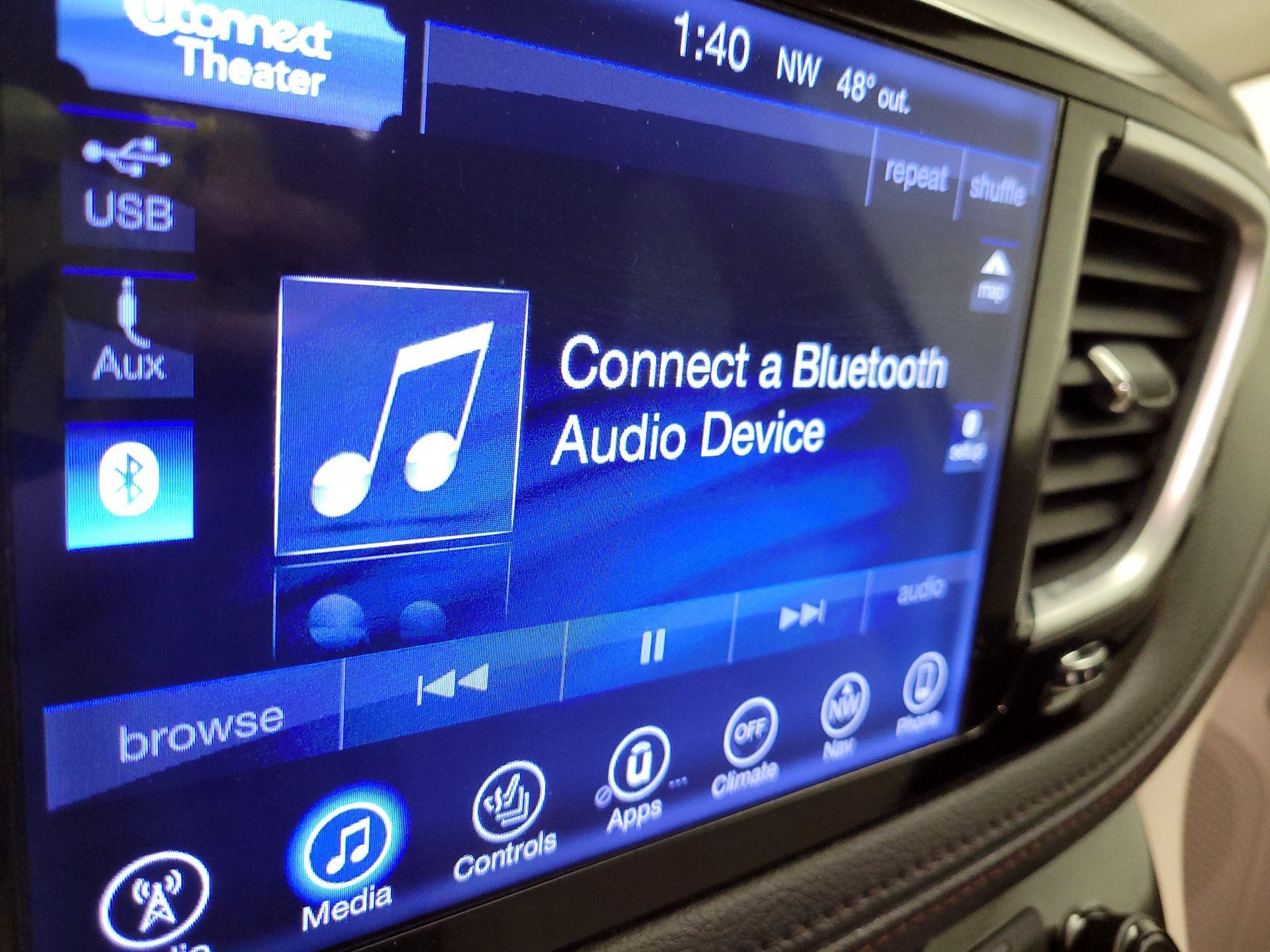 Thumbnail: 2017 Chrysler Pacifica - 16