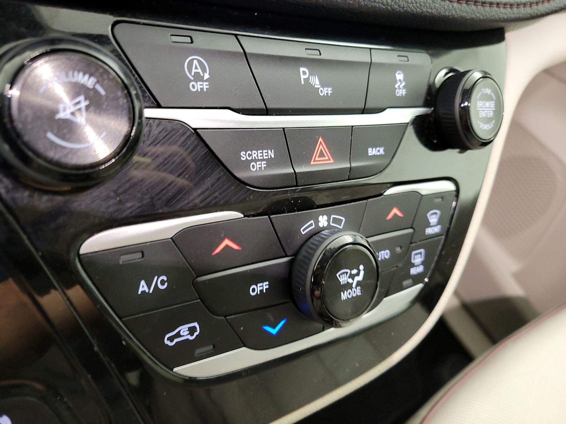 Thumbnail: 2017 Chrysler Pacifica - 17