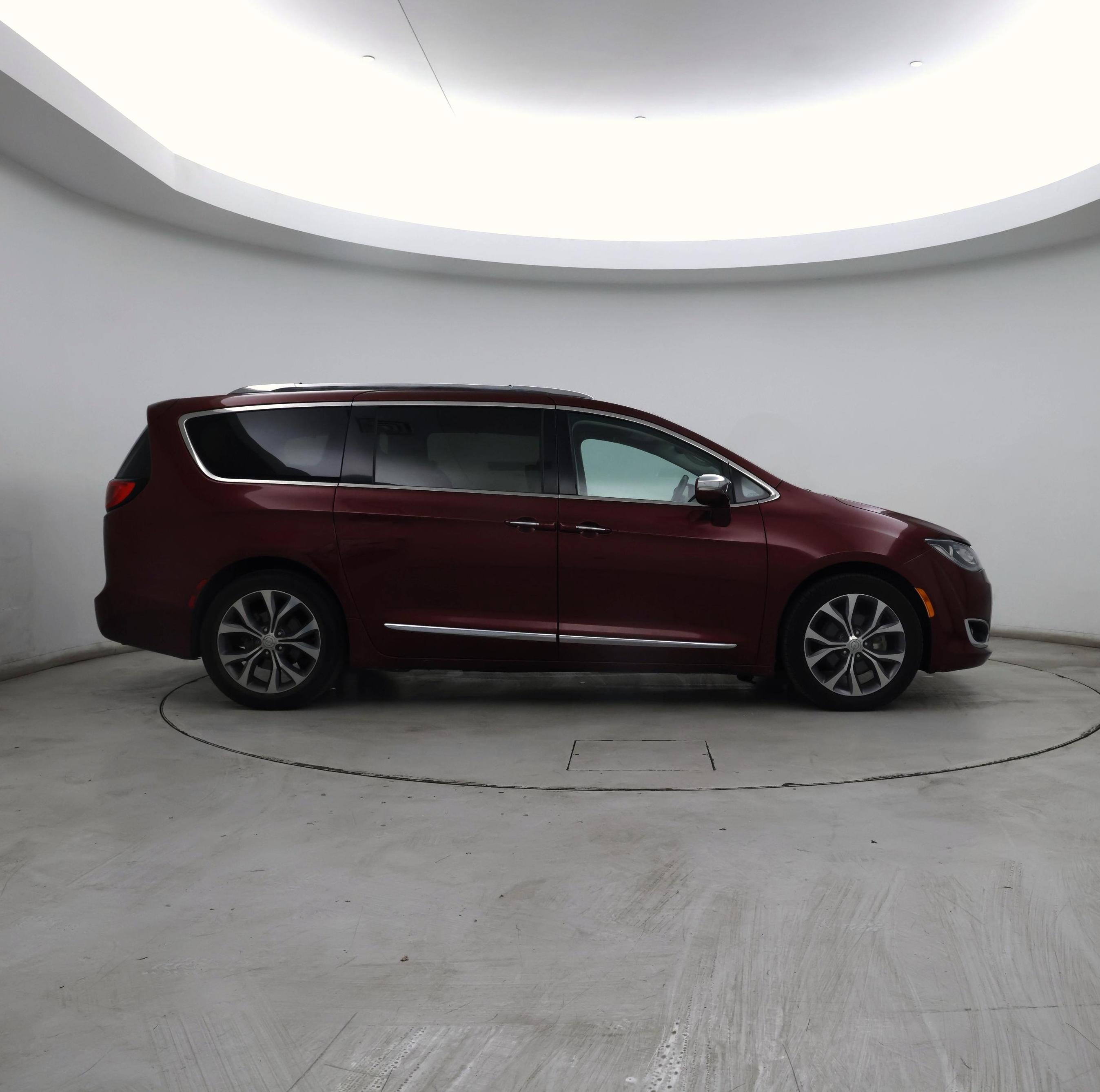 Thumbnail: 2017 Chrysler Pacifica - 7