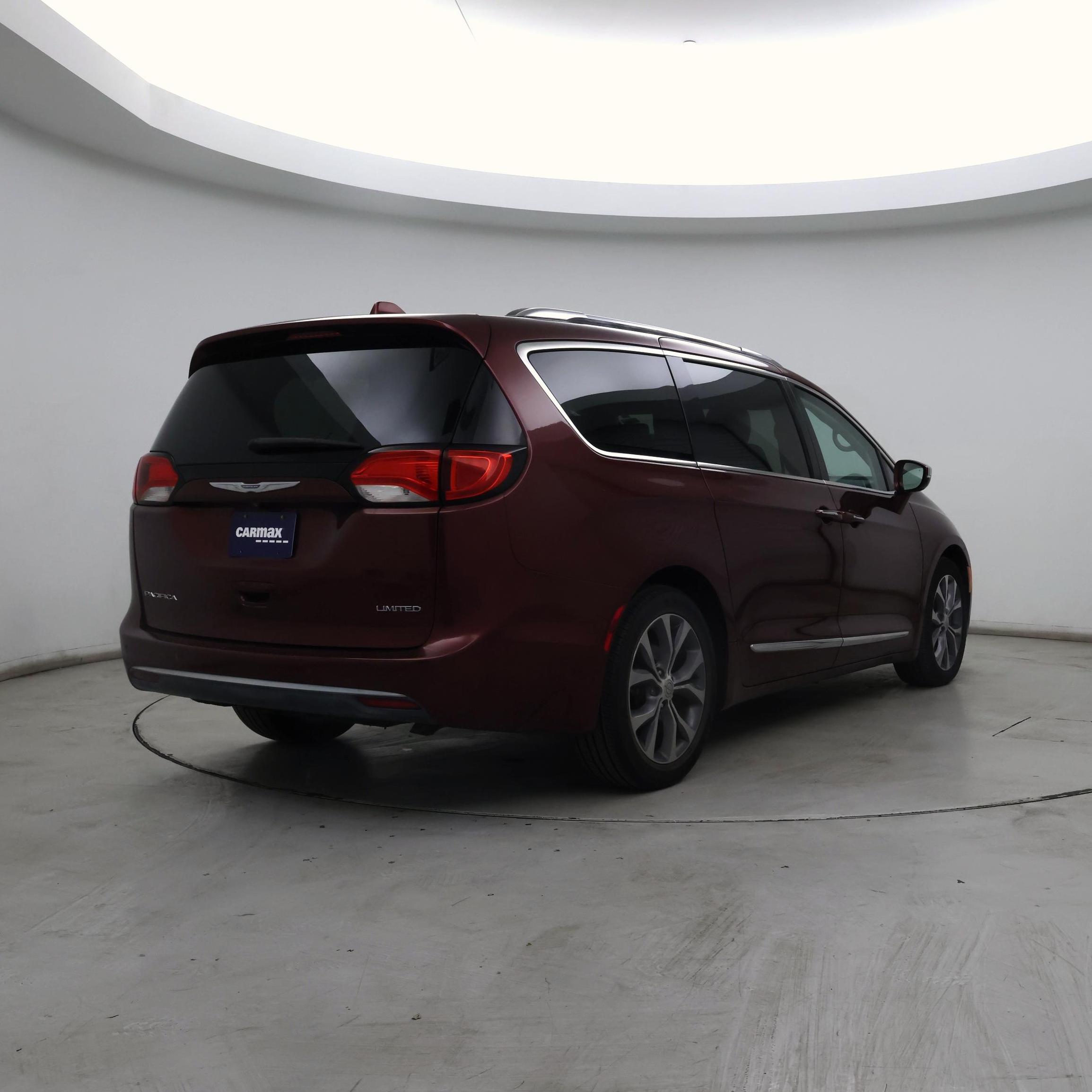 Thumbnail: 2017 Chrysler Pacifica - 8