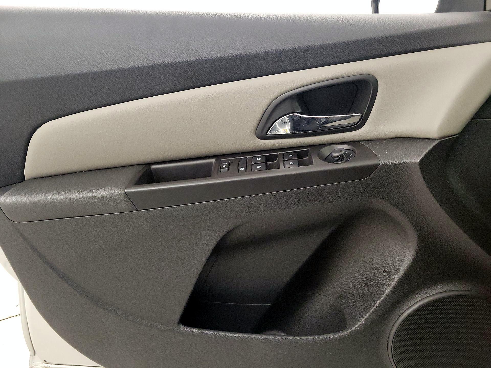 Thumbnail: 2015 Chevrolet Cruze - 12