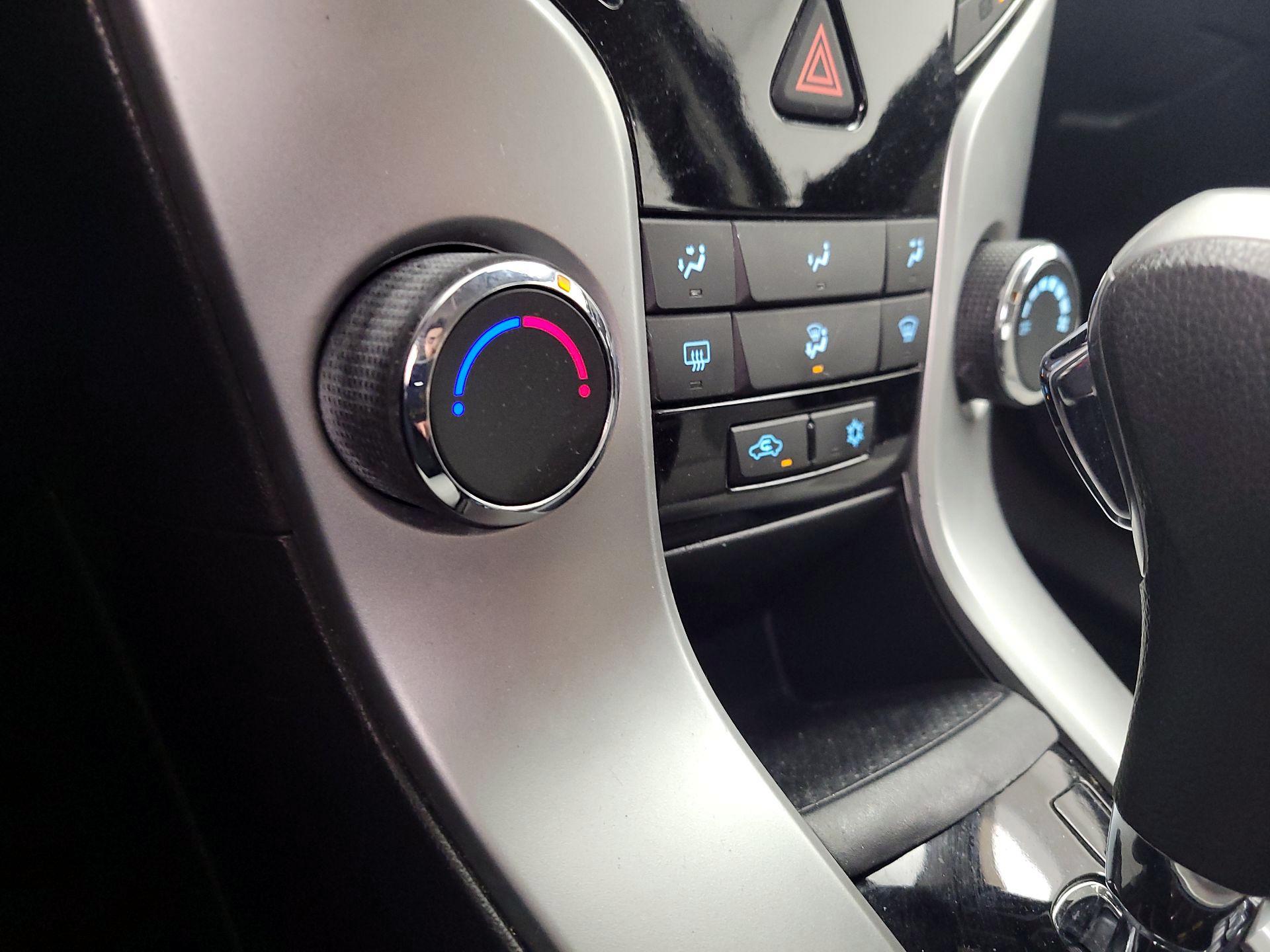 Thumbnail: 2015 Chevrolet Cruze - 15