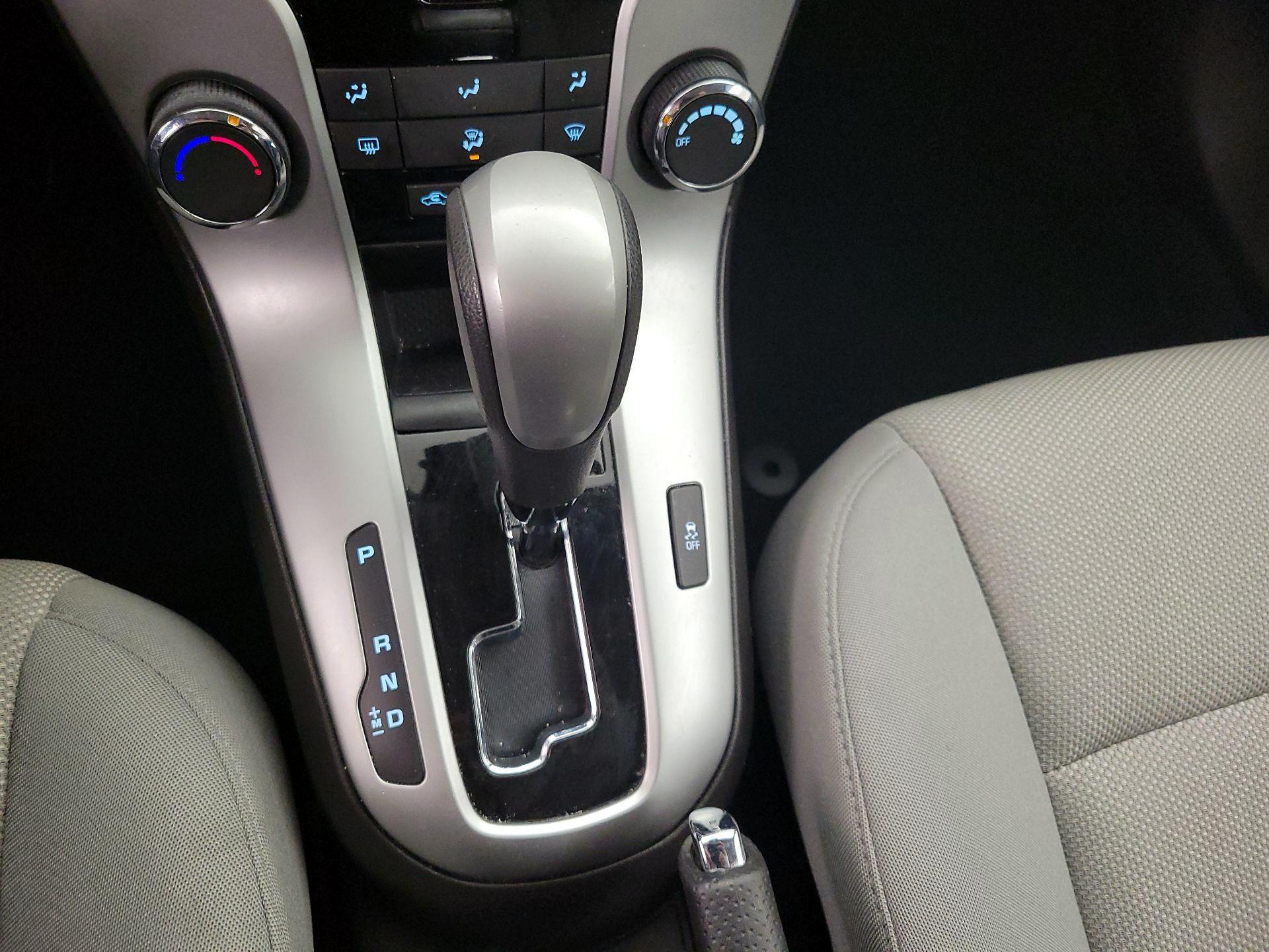 Thumbnail: 2015 Chevrolet Cruze - 16