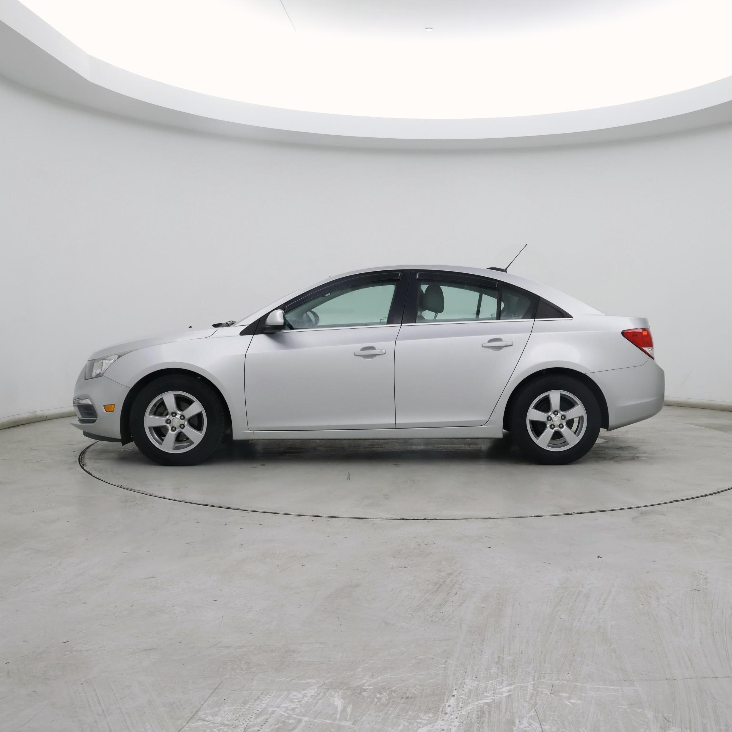 Thumbnail: 2015 Chevrolet Cruze - 3