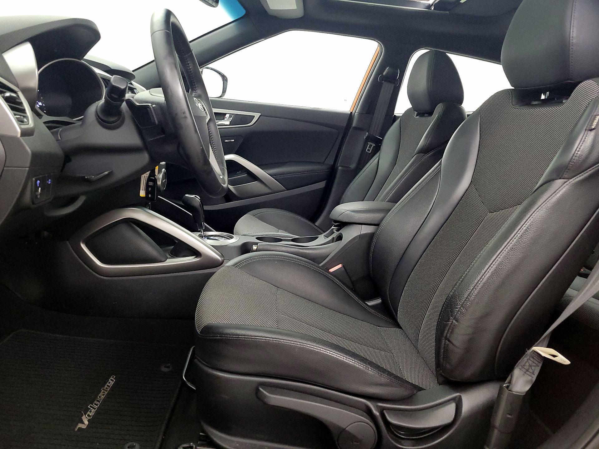 Thumbnail: 2016 Hyundai Veloster - 11