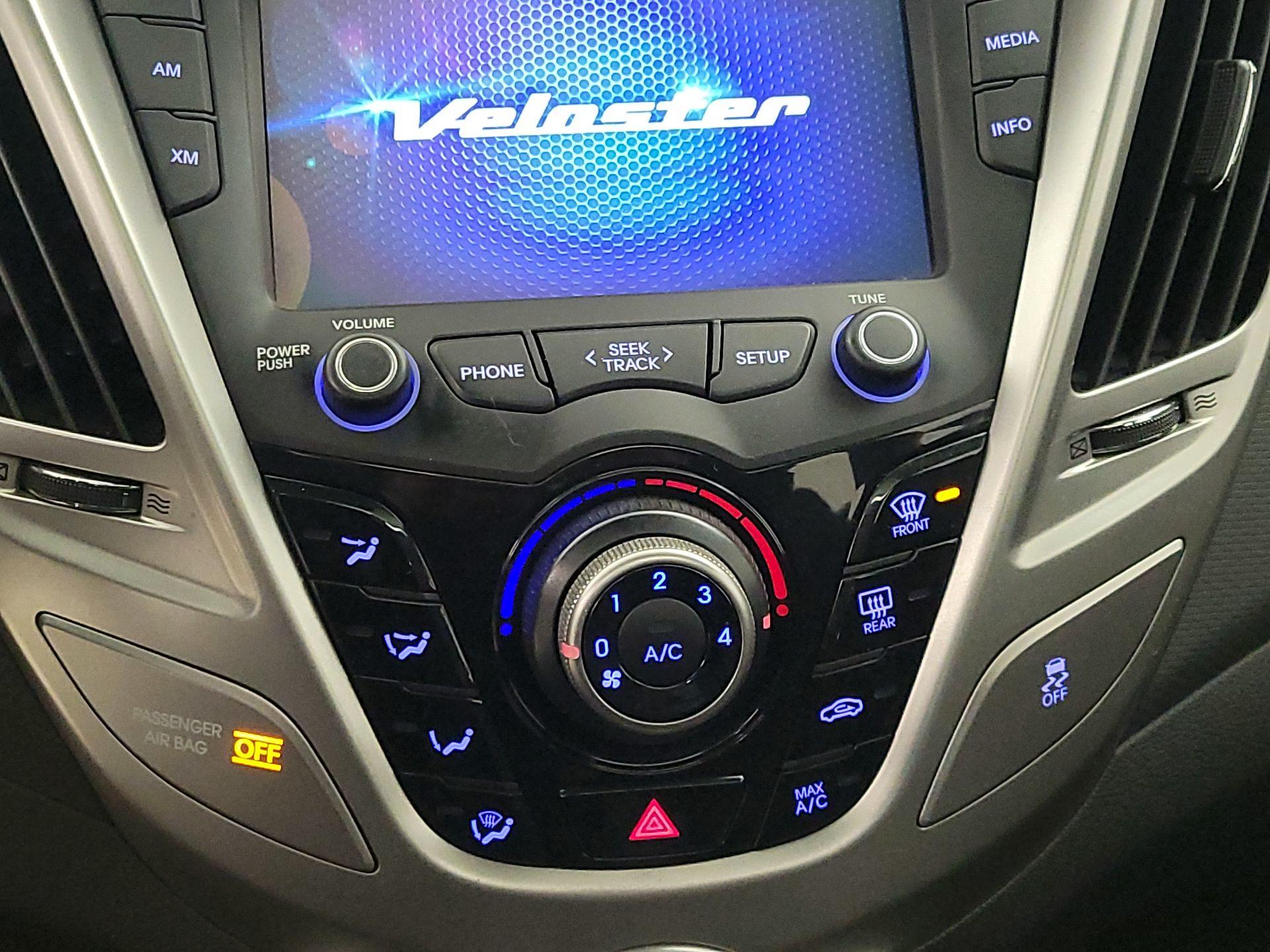 Thumbnail: 2016 Hyundai Veloster - 16