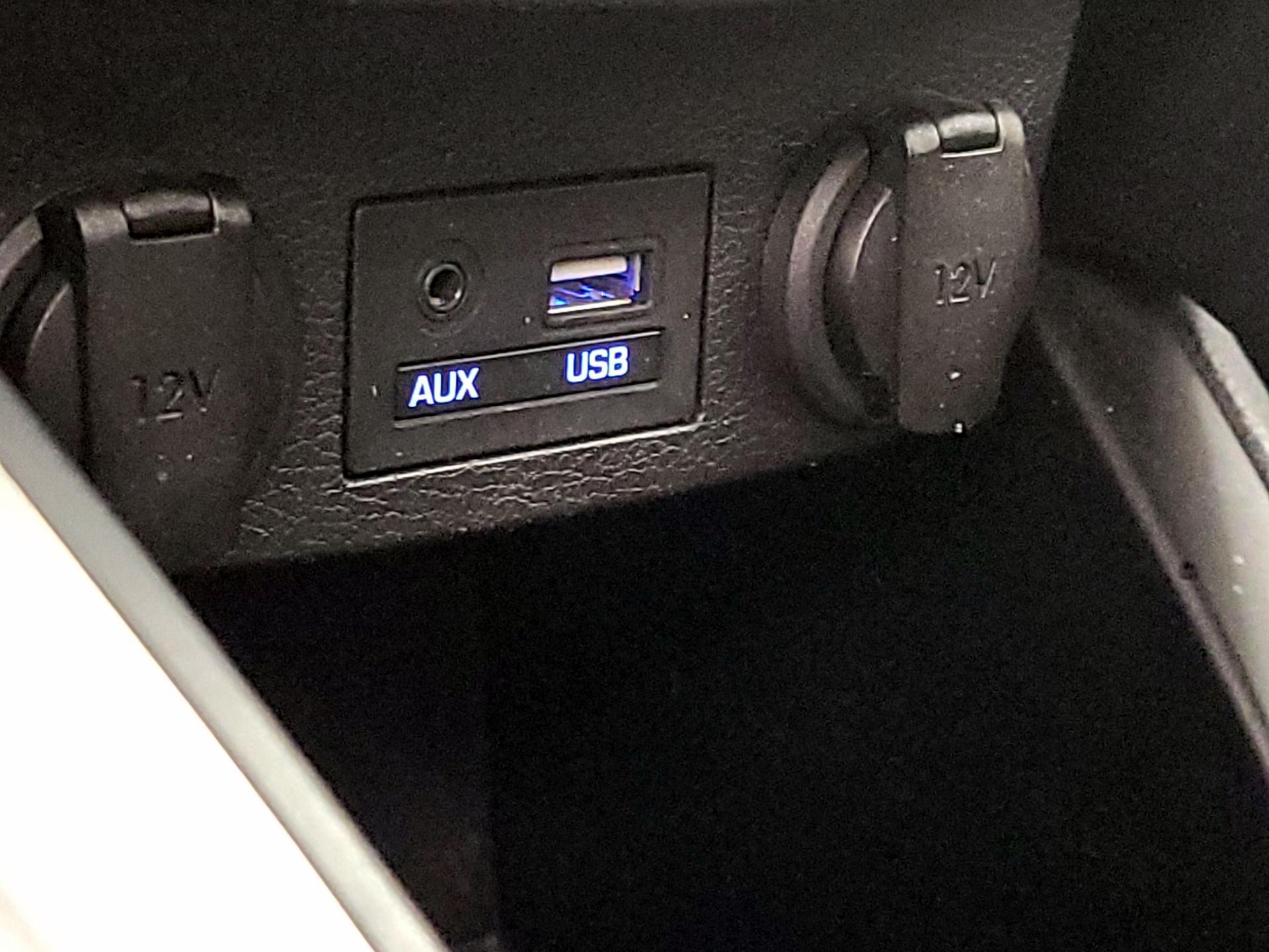 Thumbnail: 2016 Hyundai Veloster - 18