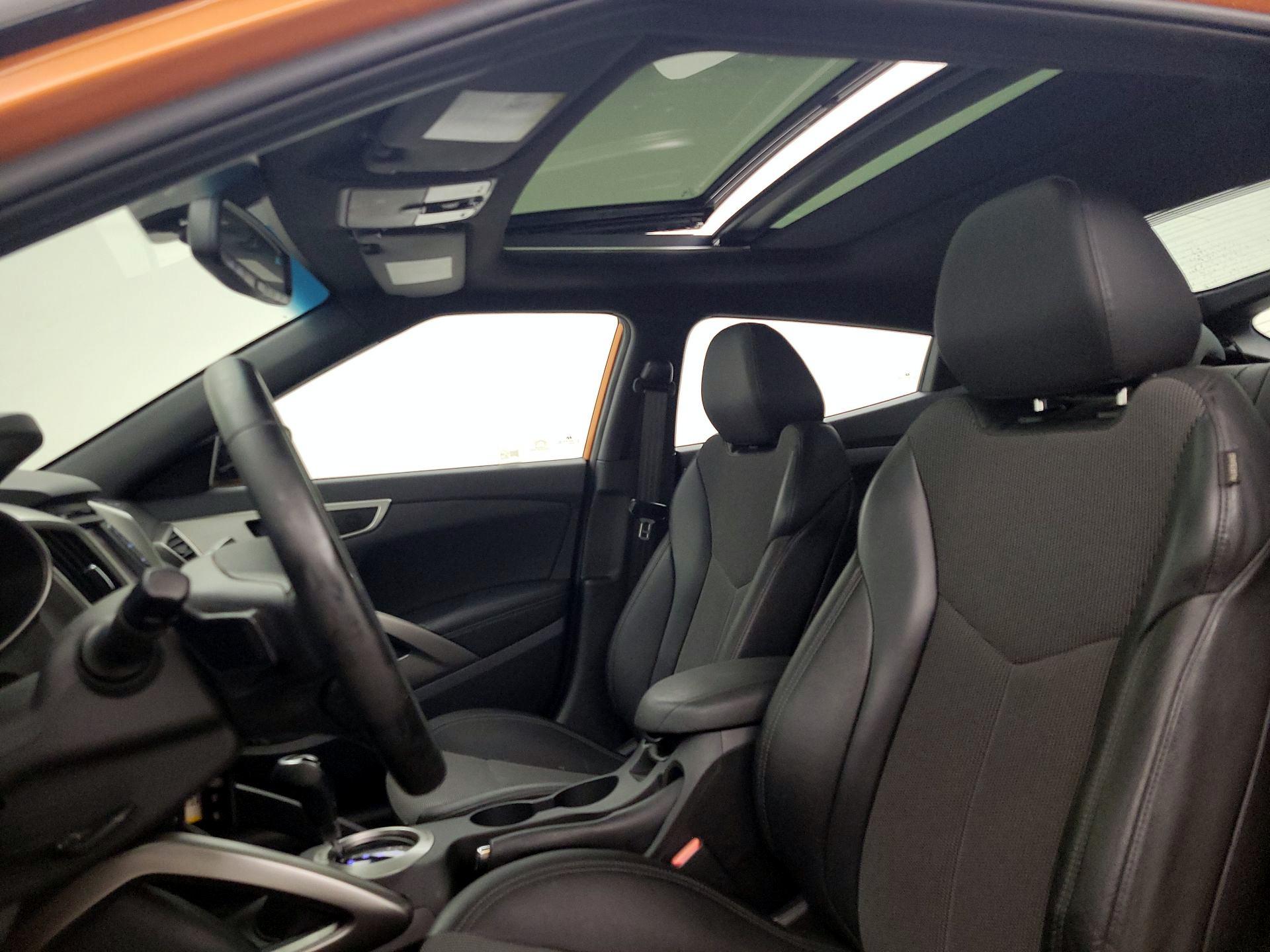 Thumbnail: 2016 Hyundai Veloster - 19