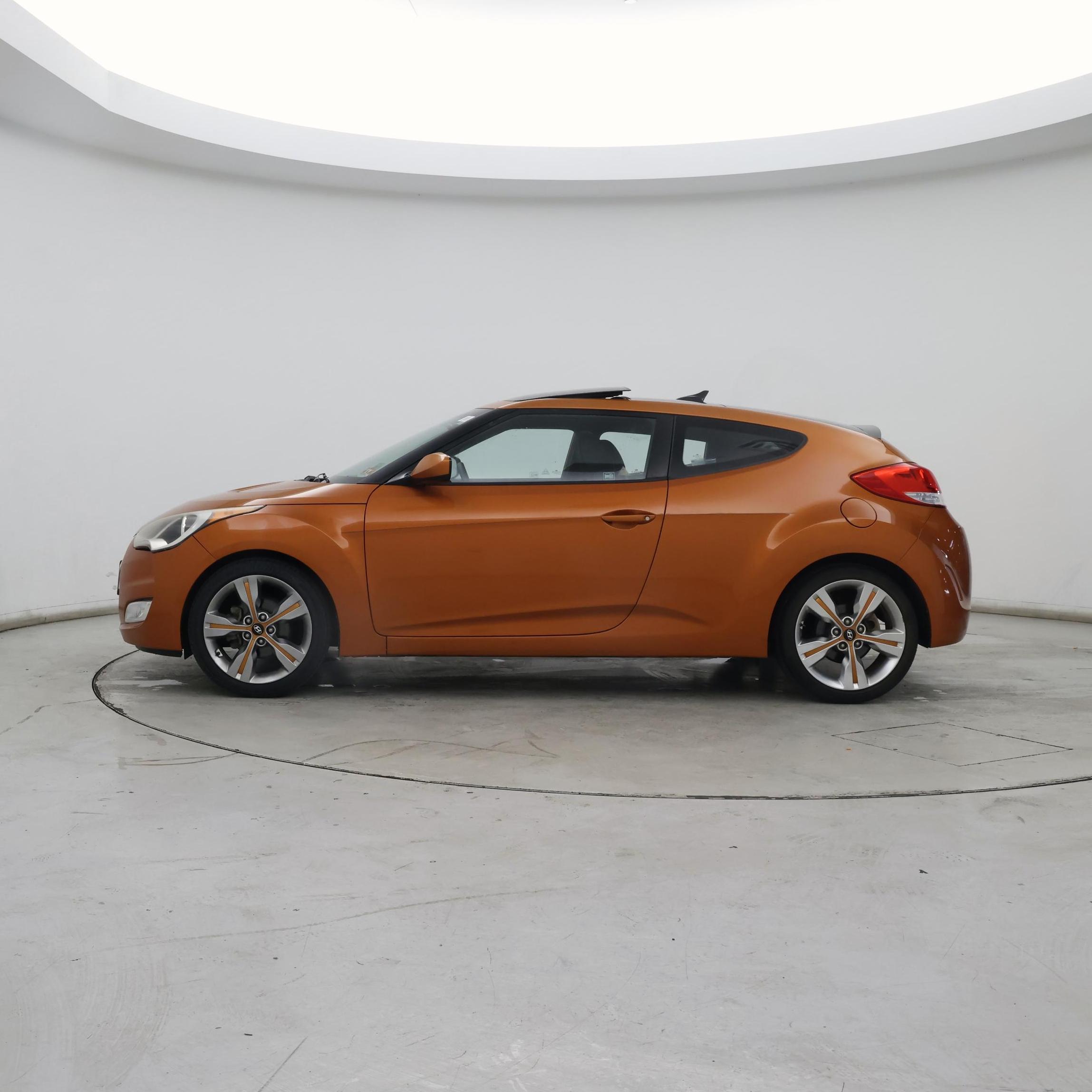 Thumbnail: 2016 Hyundai Veloster - 3