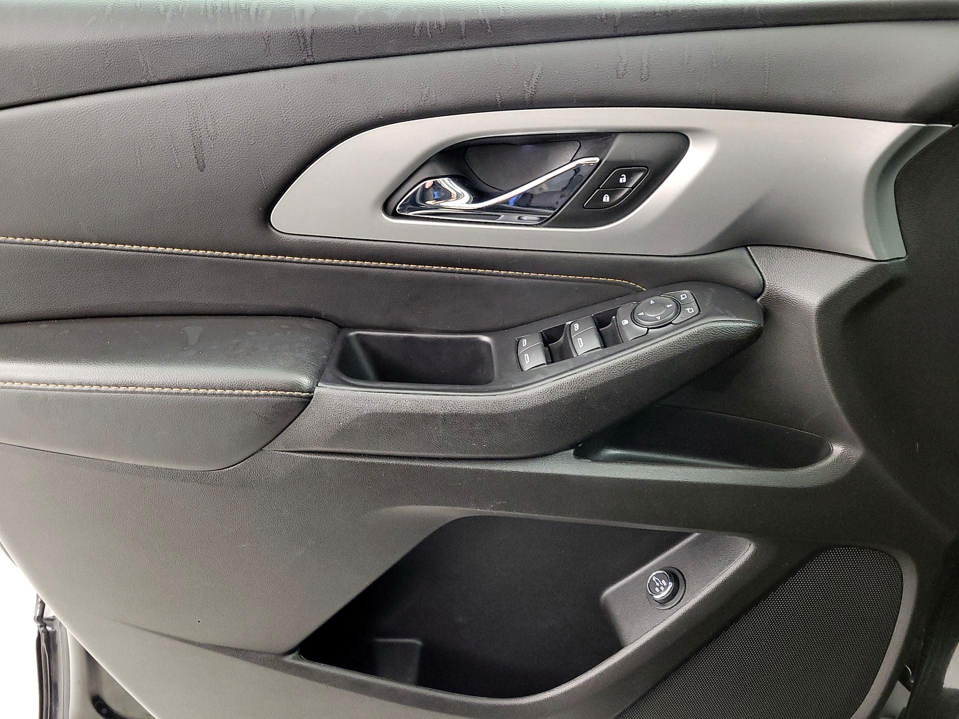 Thumbnail: 2021 Chevrolet Traverse - 12