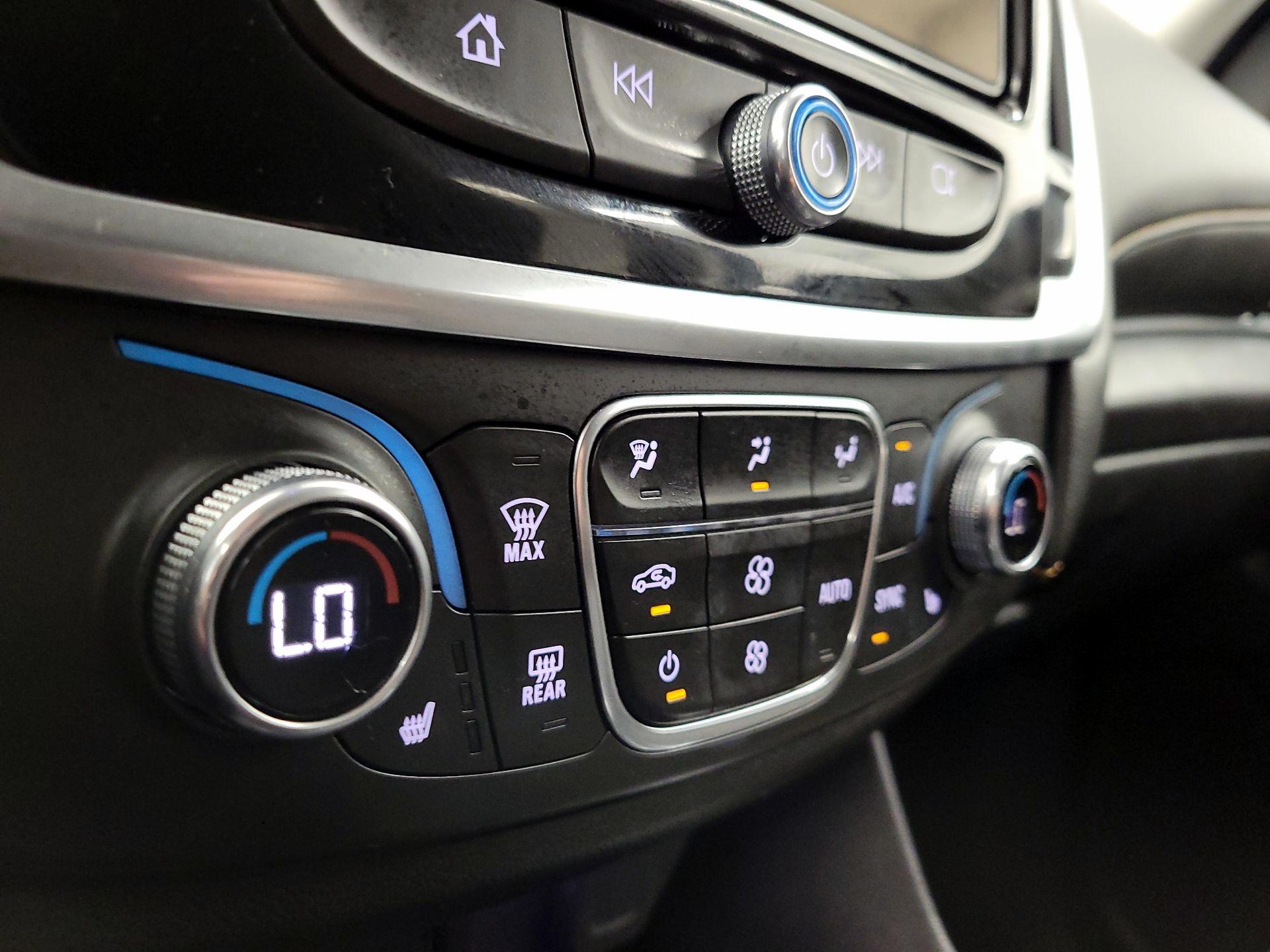 Thumbnail: 2021 Chevrolet Traverse - 16