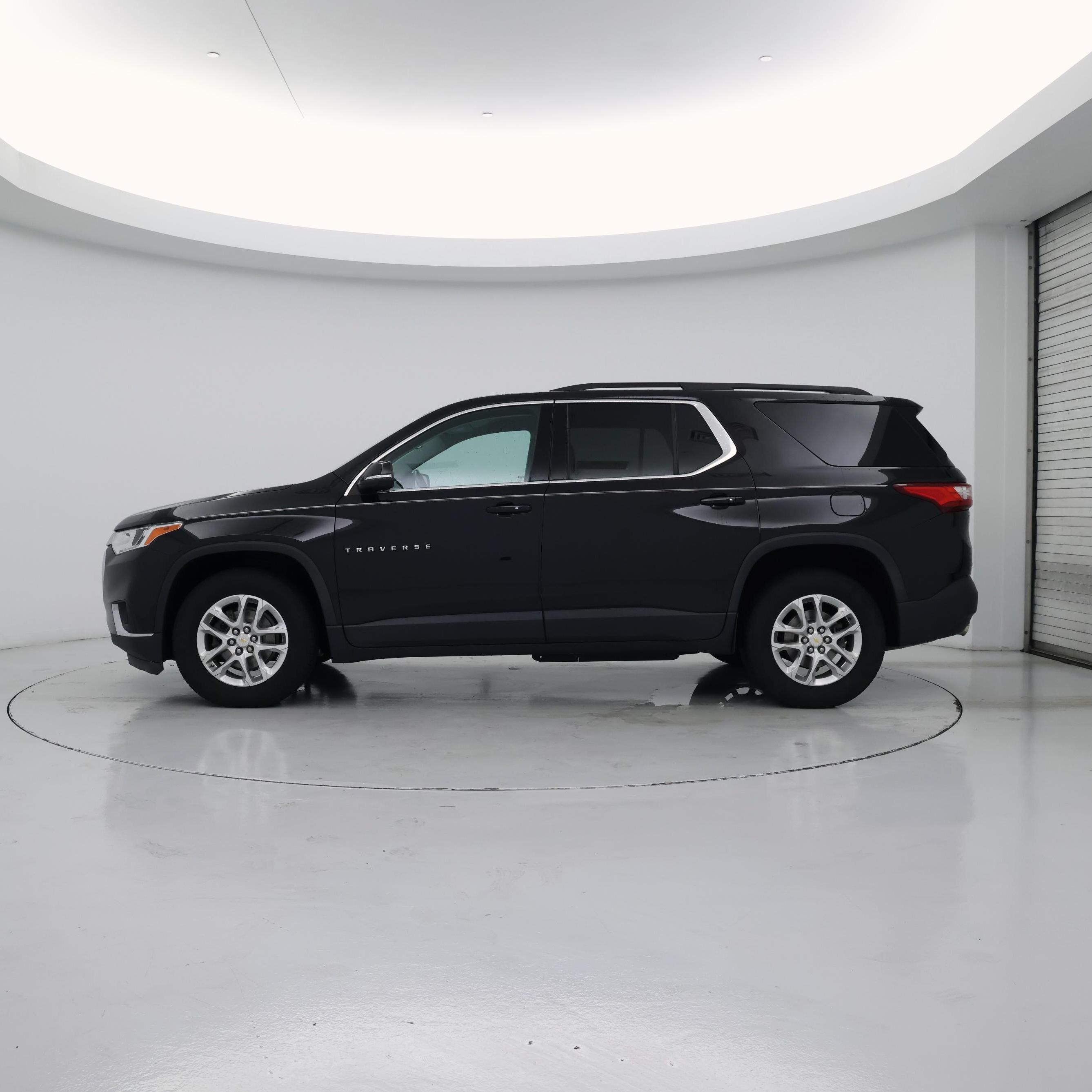 Thumbnail: 2021 Chevrolet Traverse - 3