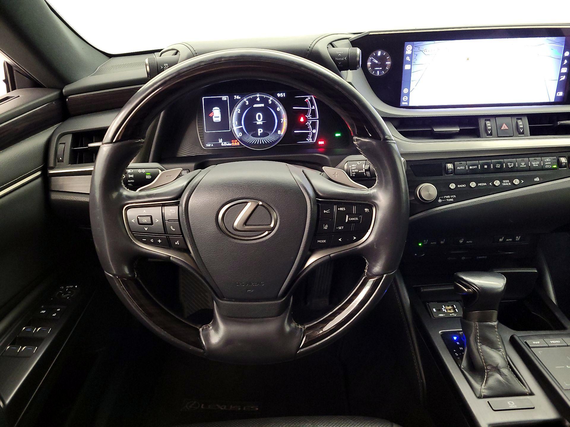 Thumbnail: 2021 Lexus ES - 10