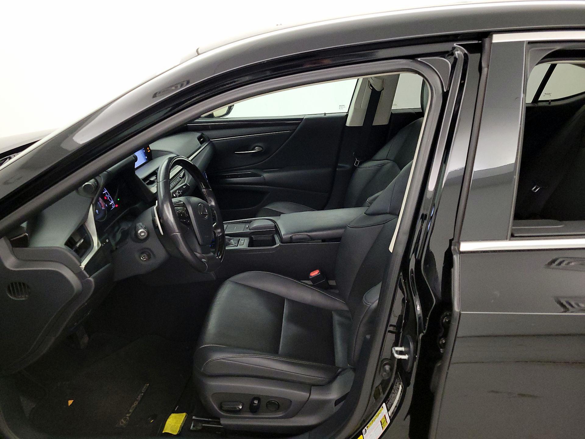 Thumbnail: 2021 Lexus ES - 11