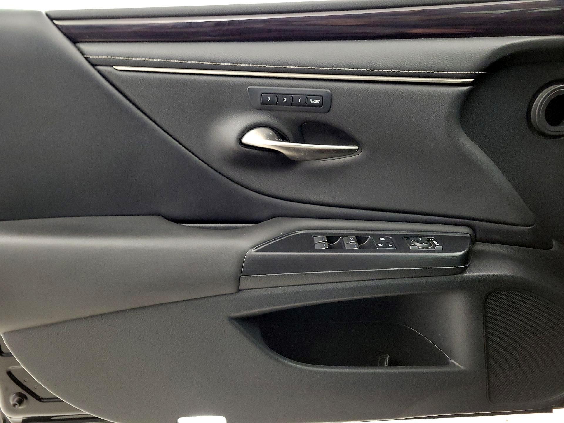 Thumbnail: 2021 Lexus ES - 12