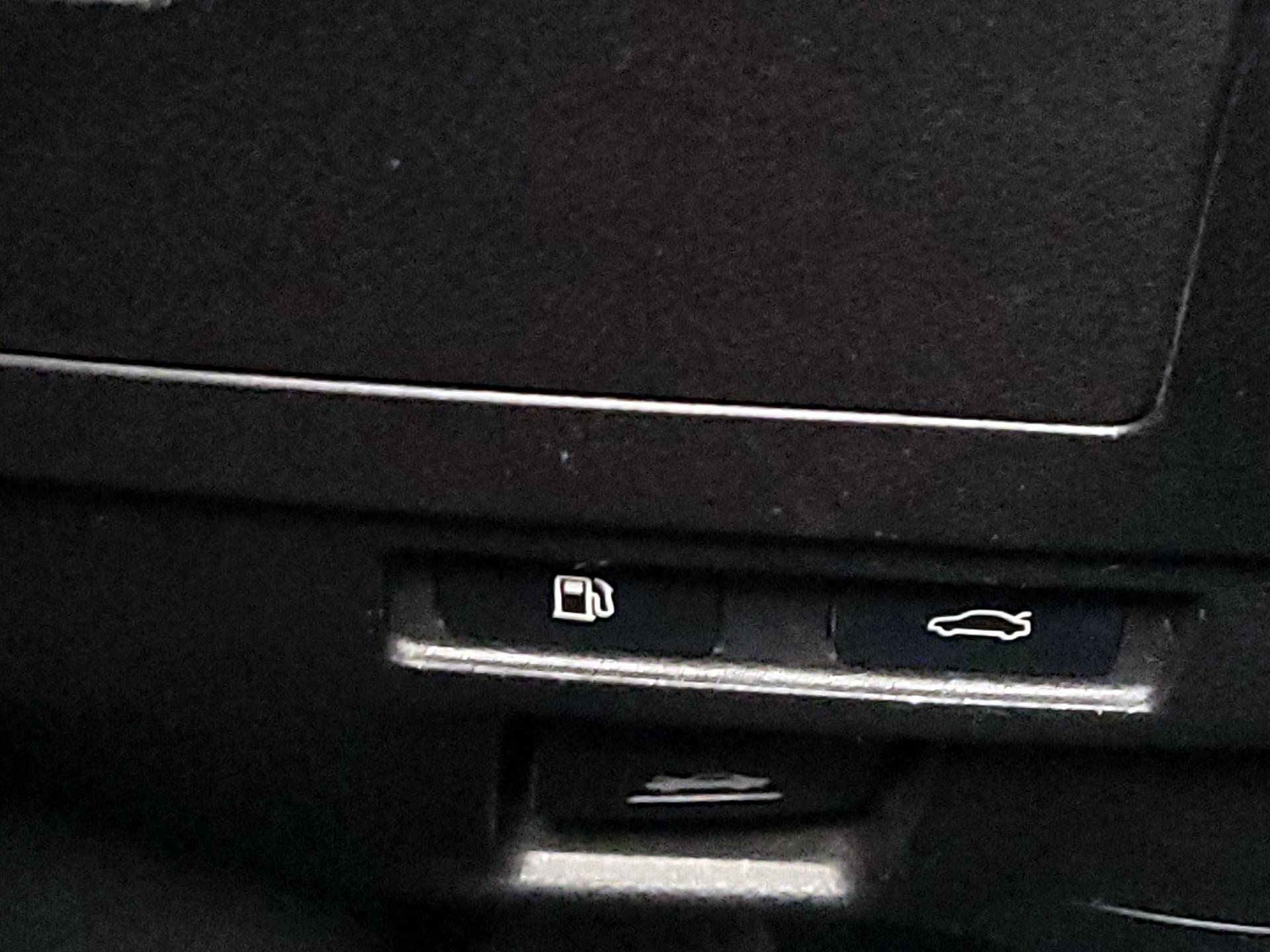 Thumbnail: 2021 Lexus ES - 13