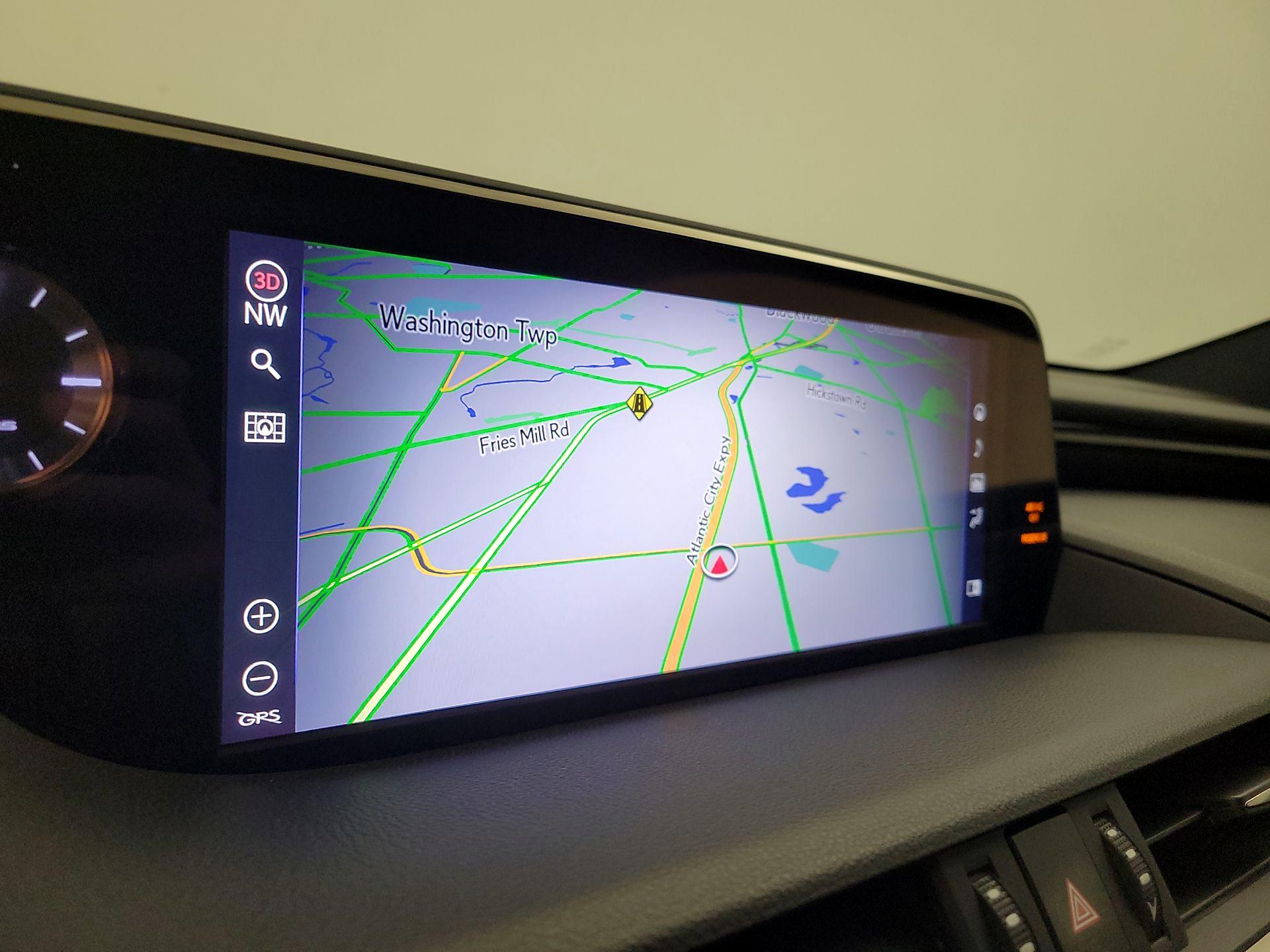 Thumbnail: 2021 Lexus ES - 14