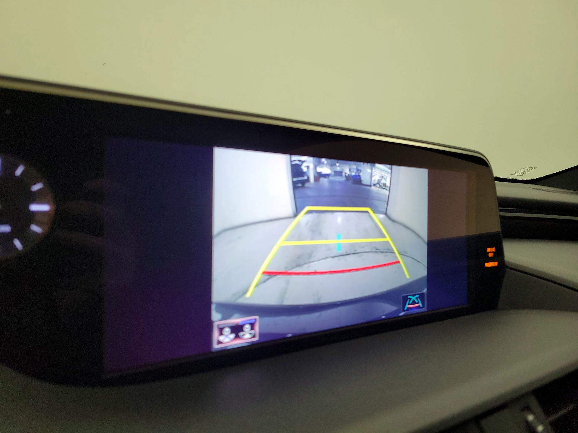 Thumbnail: 2021 Lexus ES - 15