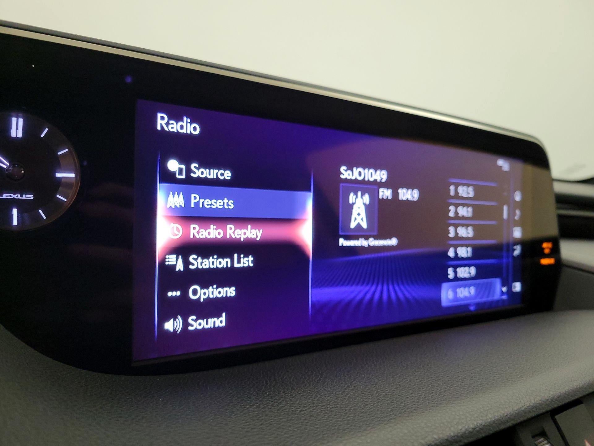 Thumbnail: 2021 Lexus ES - 16