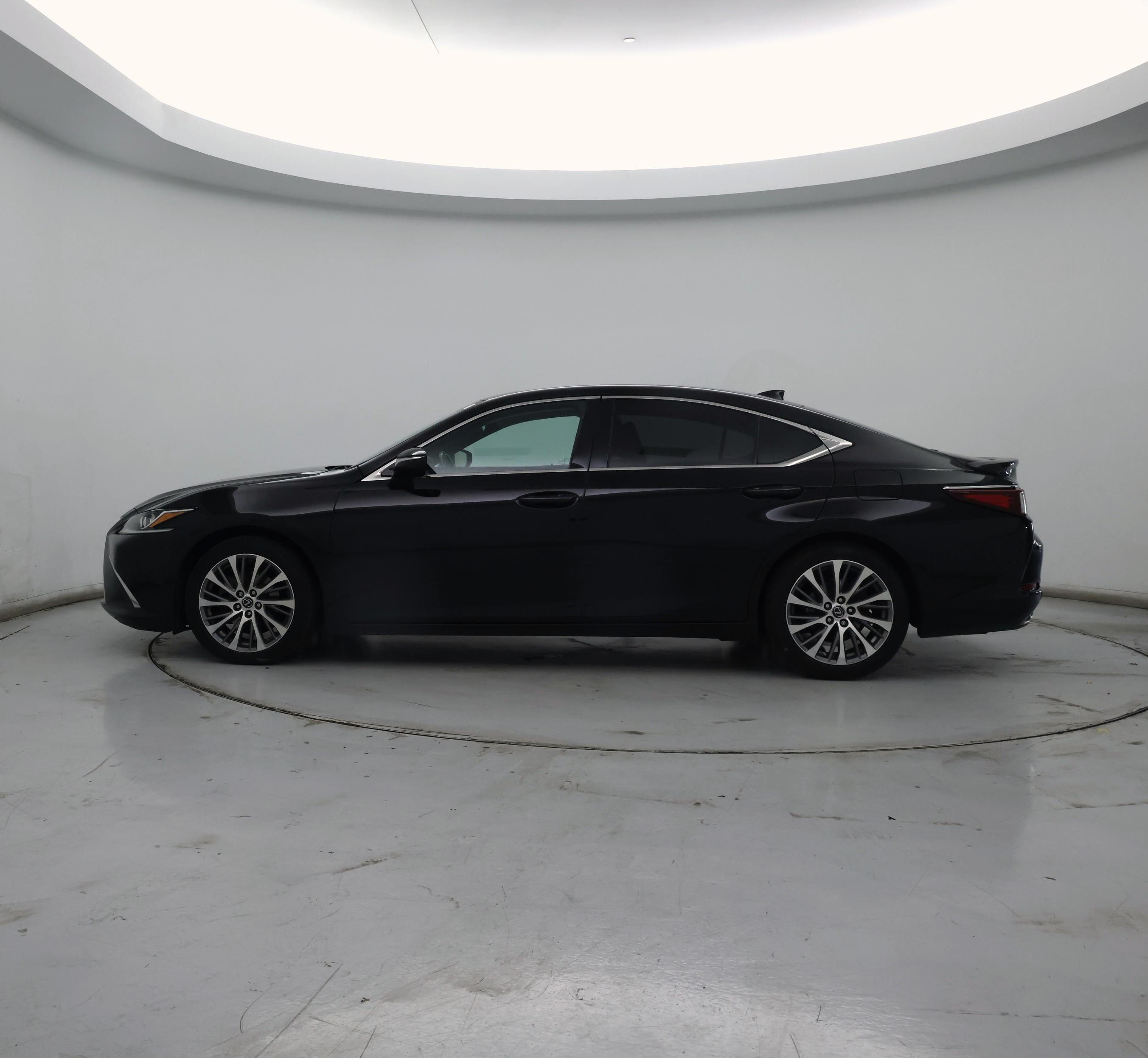 Thumbnail: 2021 Lexus ES - 3