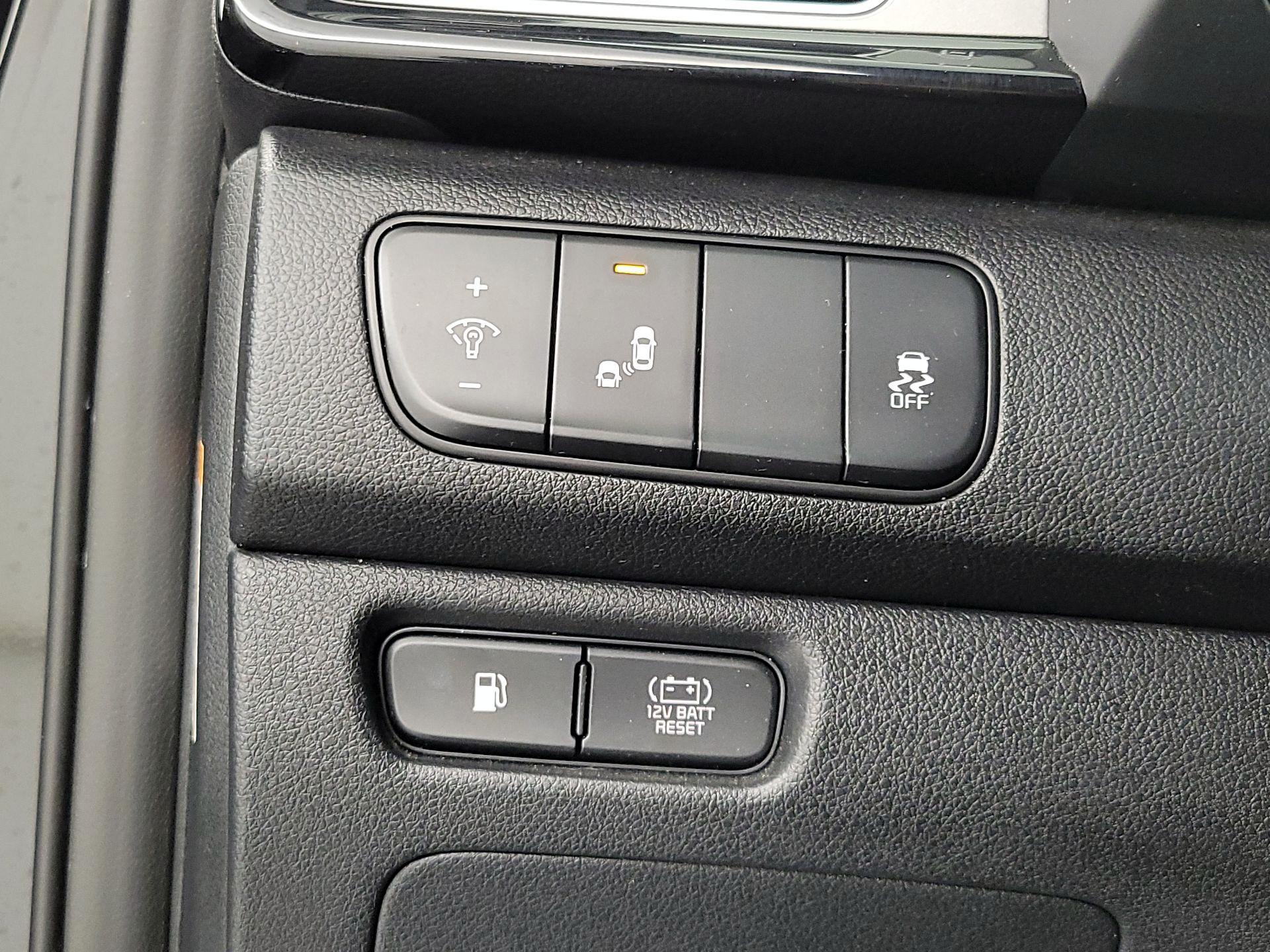 Thumbnail: 2017 Kia Niro - 13