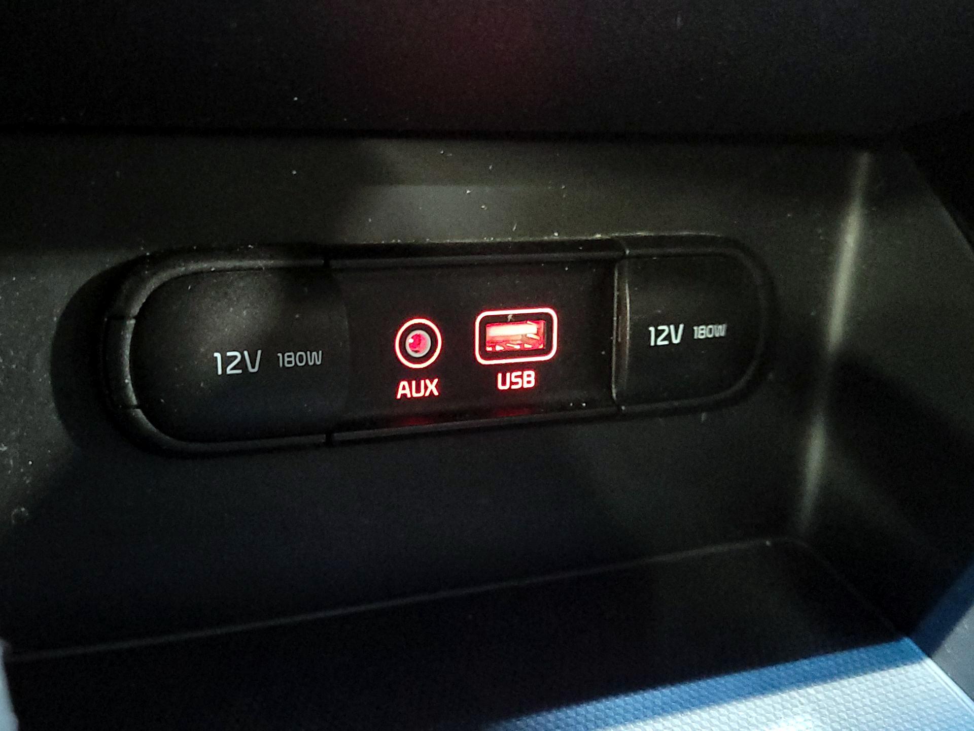 Thumbnail: 2017 Kia Niro - 18