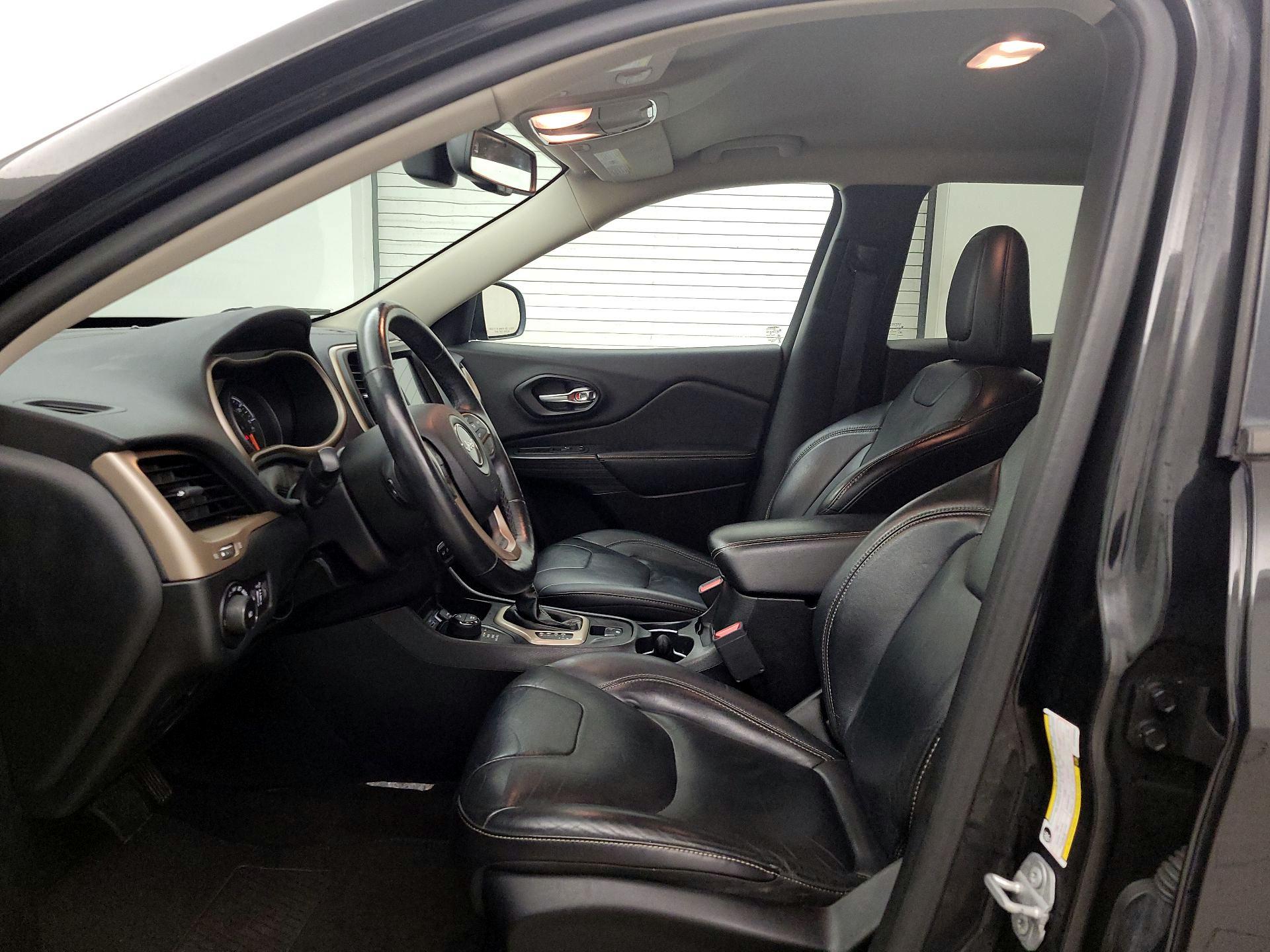 Thumbnail: 2016 Jeep Cherokee - 11