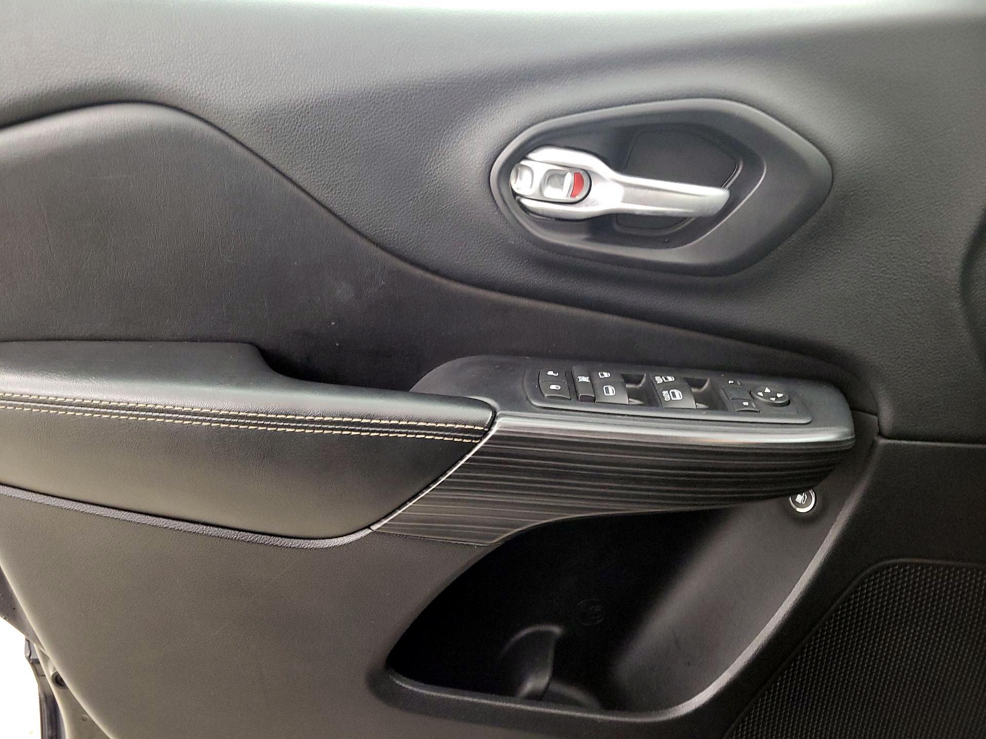 Thumbnail: 2016 Jeep Cherokee - 12