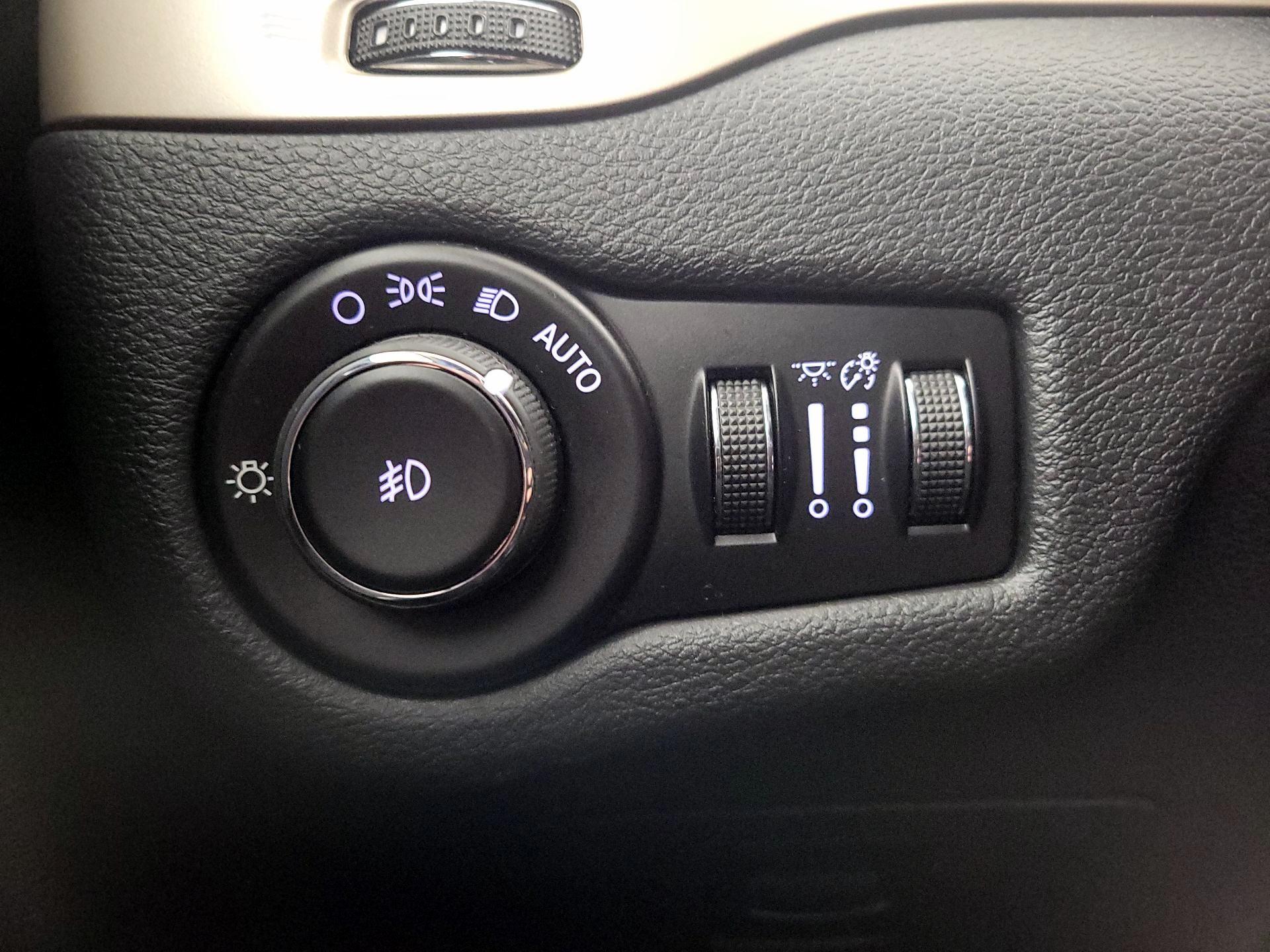 Thumbnail: 2016 Jeep Cherokee - 13