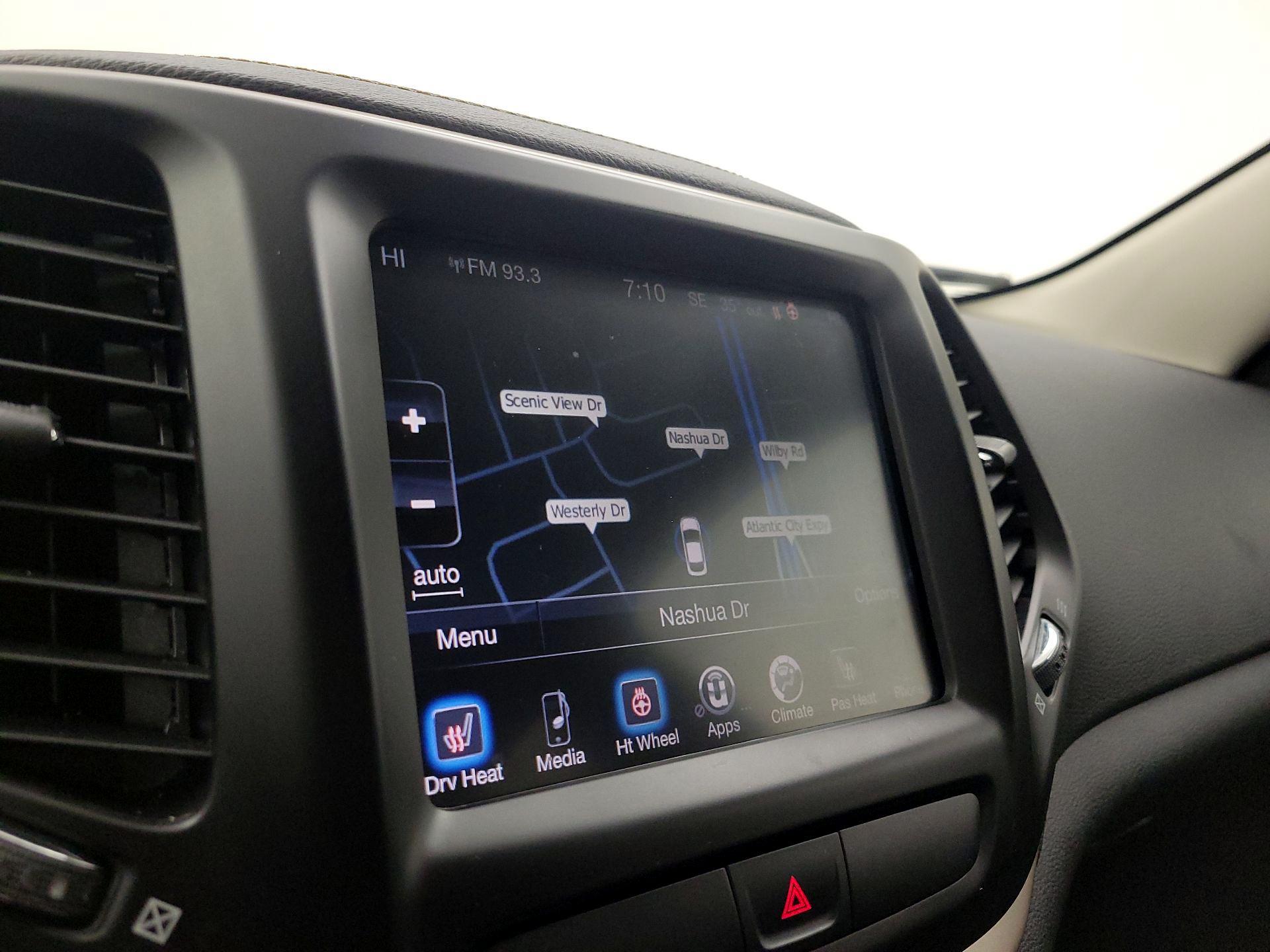 Thumbnail: 2016 Jeep Cherokee - 14