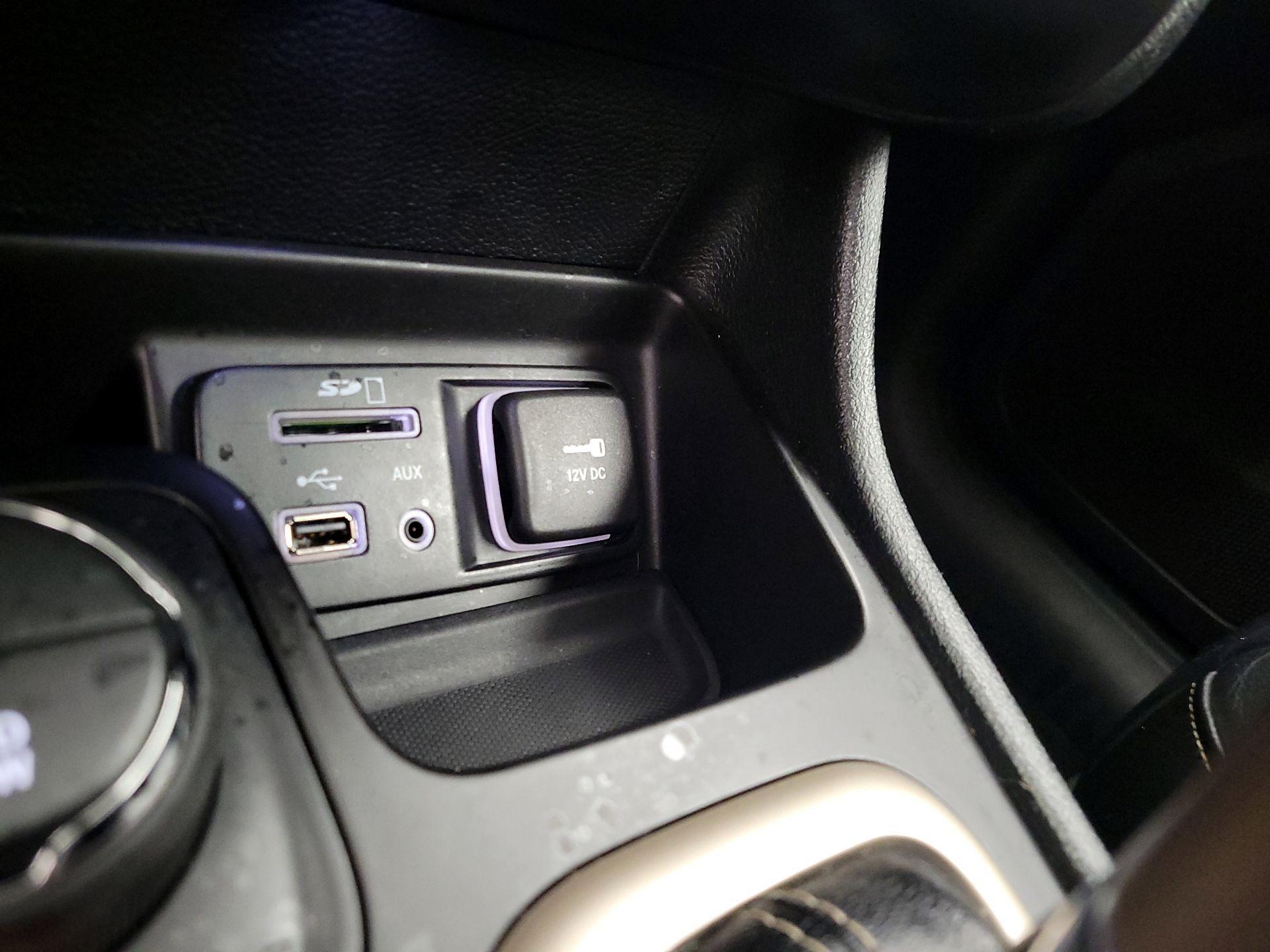 Thumbnail: 2016 Jeep Cherokee - 19