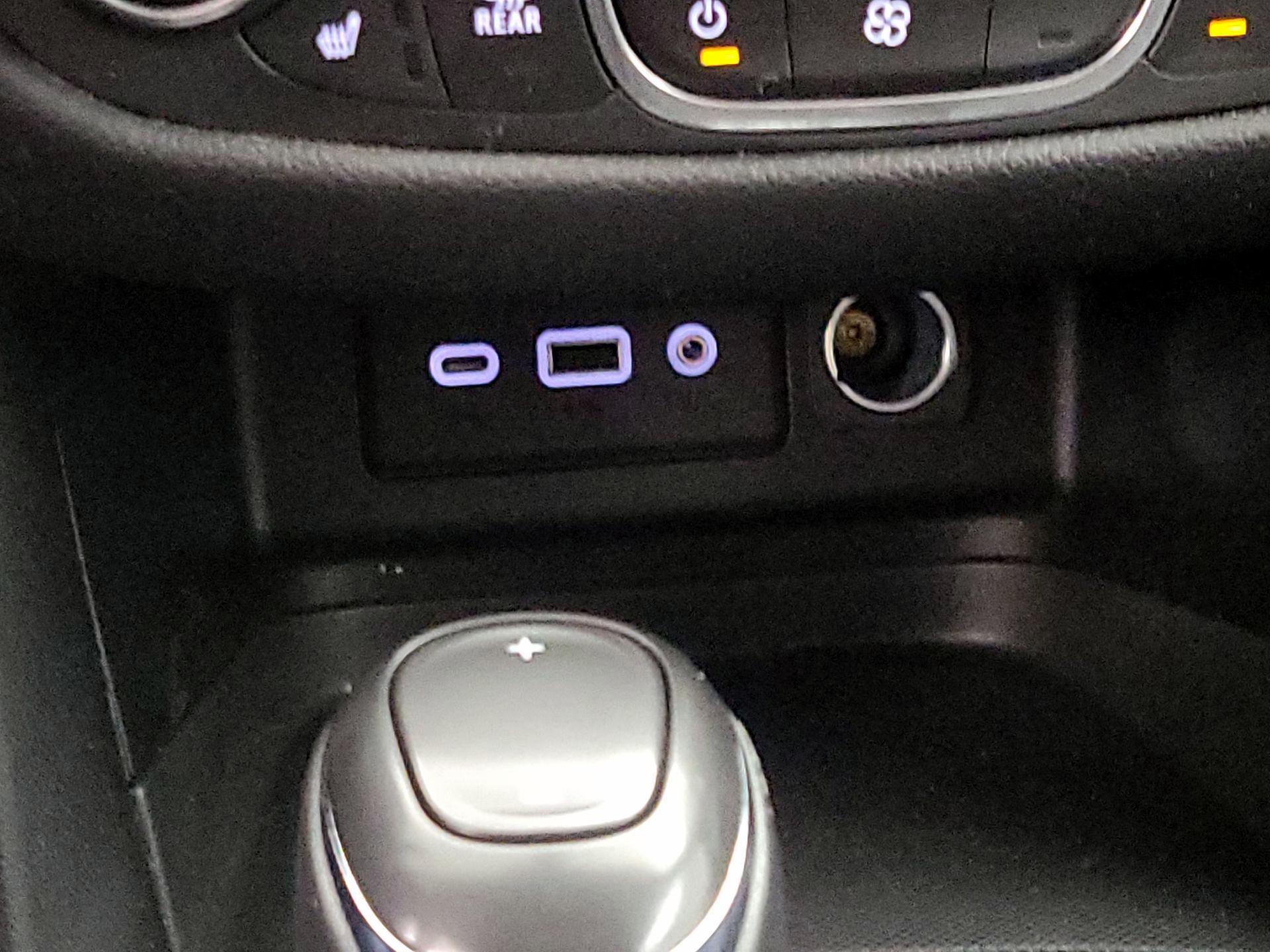 Thumbnail: 2019 Chevrolet Equinox - 19