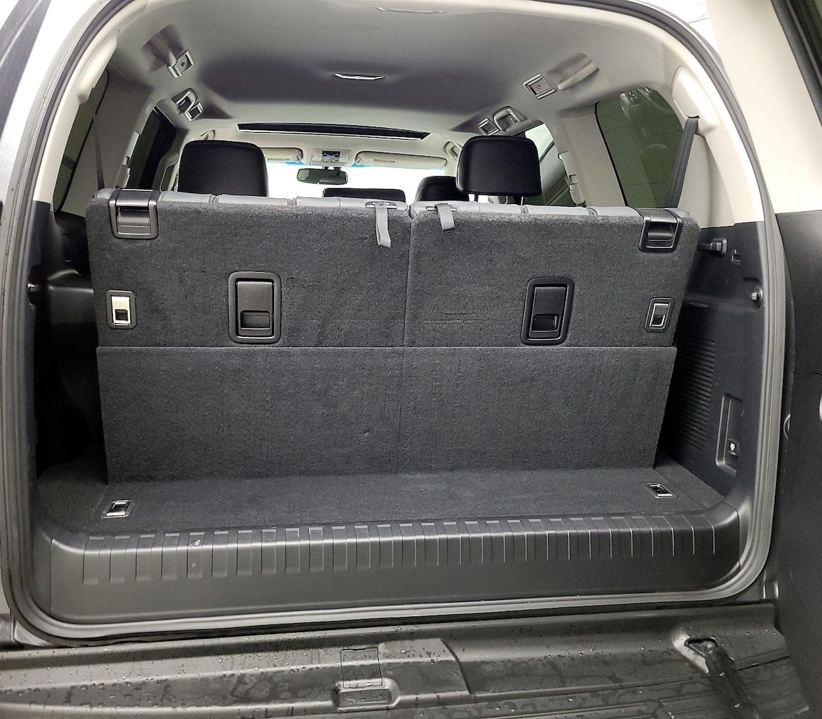 Trunk/Cargo (Seats Up)