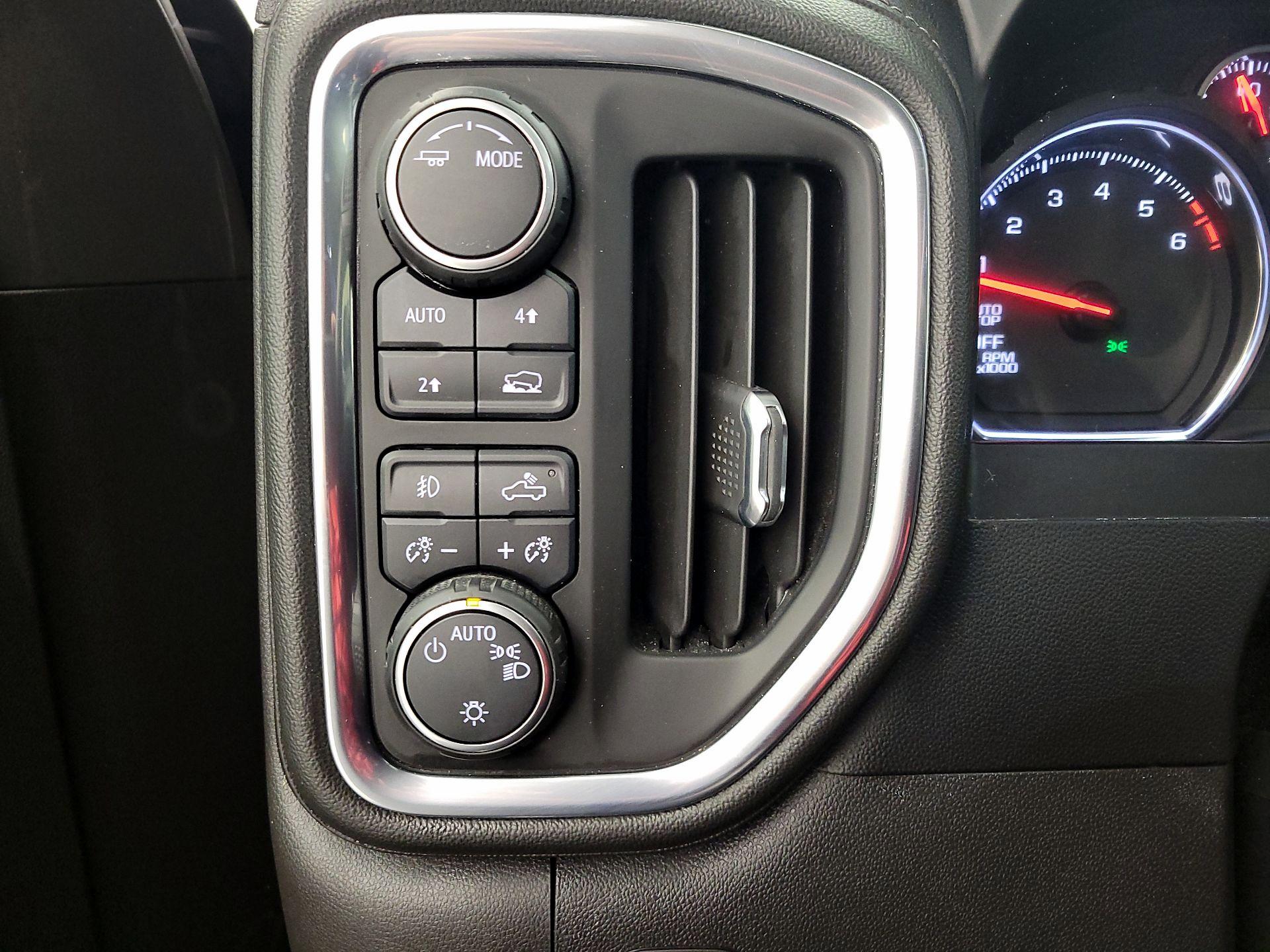 Thumbnail: 2020 Chevrolet Silverado 1500 - 13