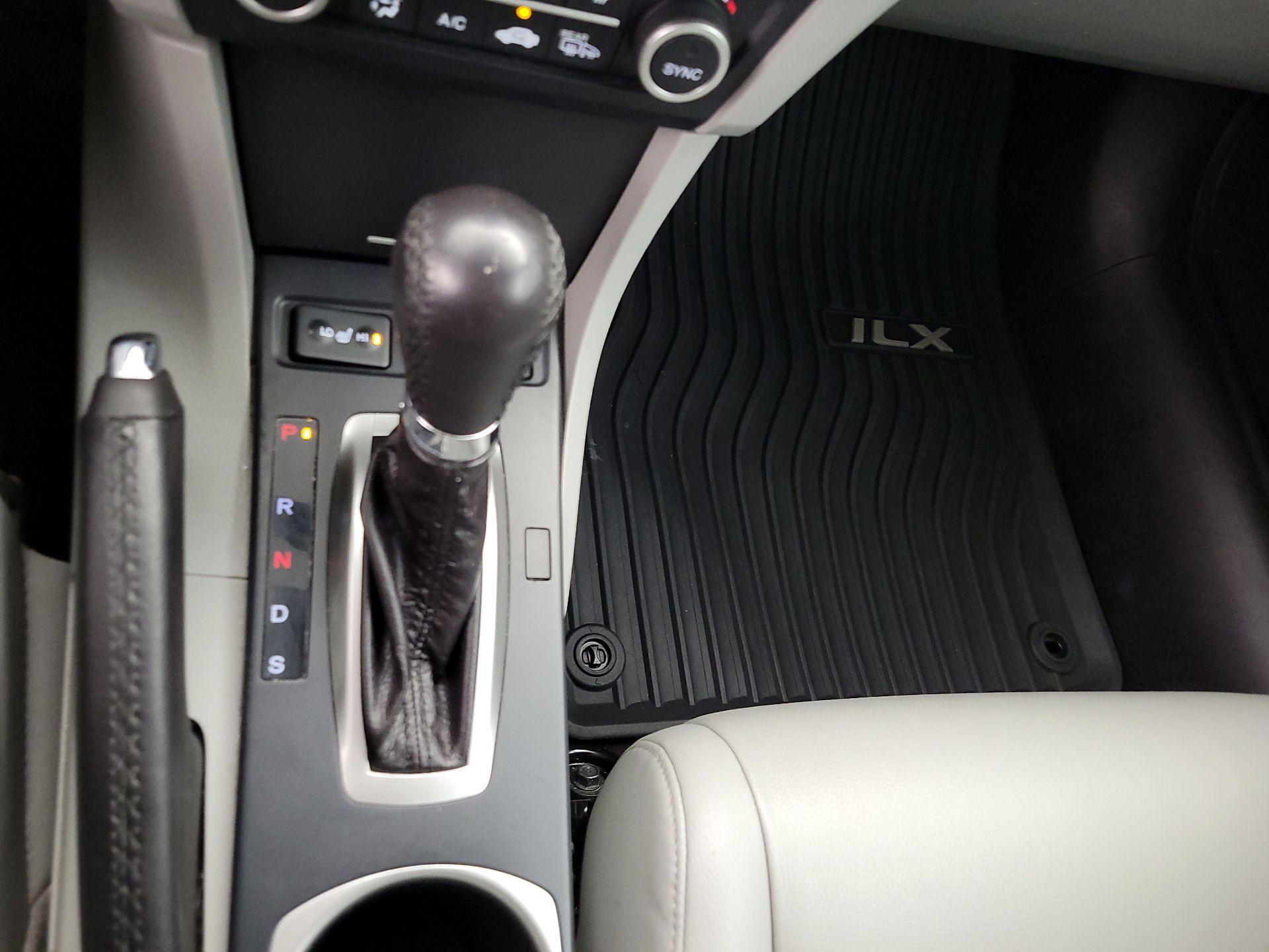 Thumbnail: 2017 Acura ILX - 17