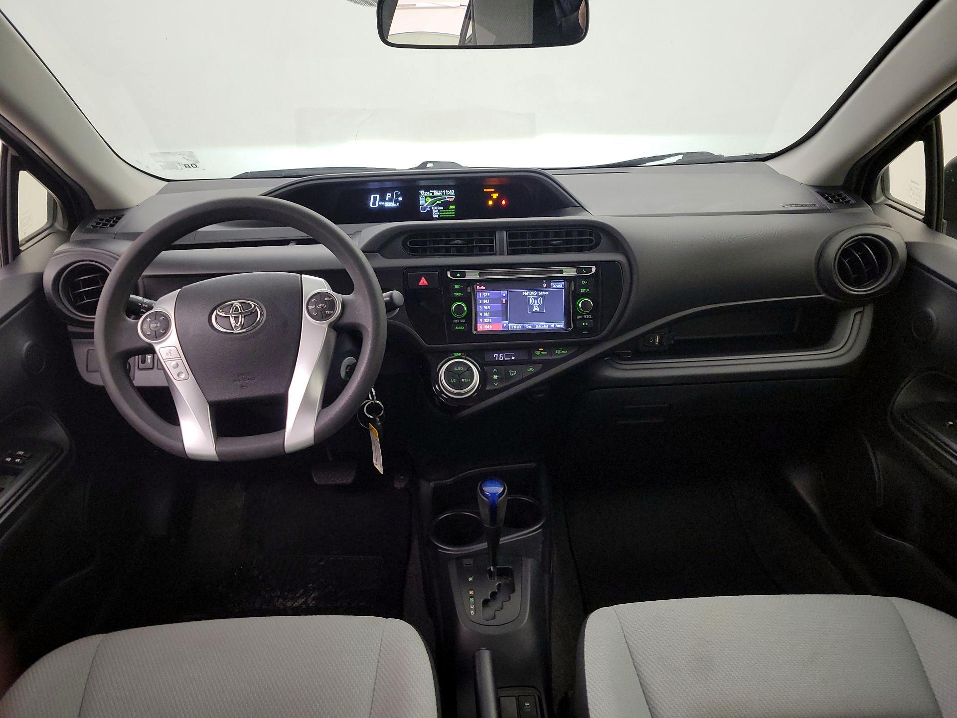 Thumbnail: 2016 Toyota Prius c - 9