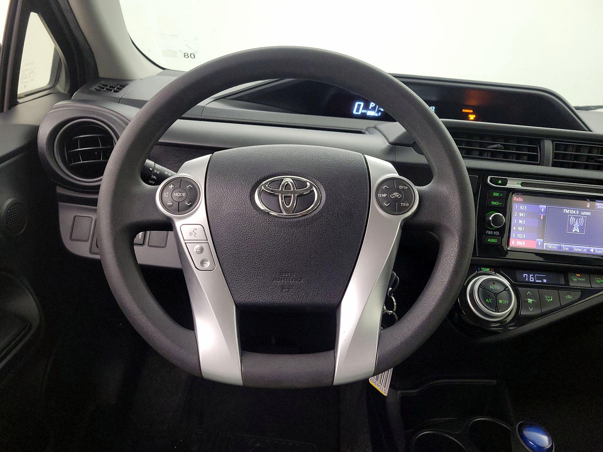 Thumbnail: 2016 Toyota Prius c - 10