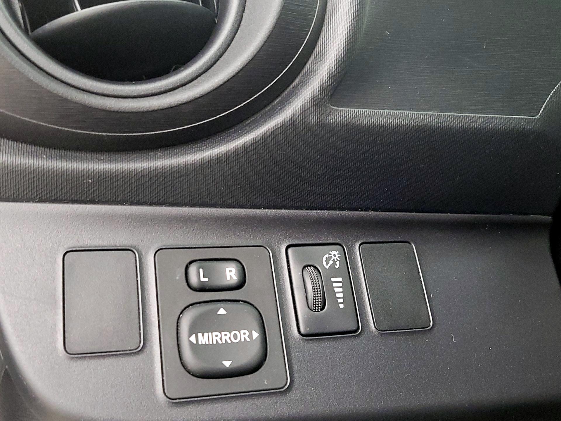 Thumbnail: 2016 Toyota Prius c - 13