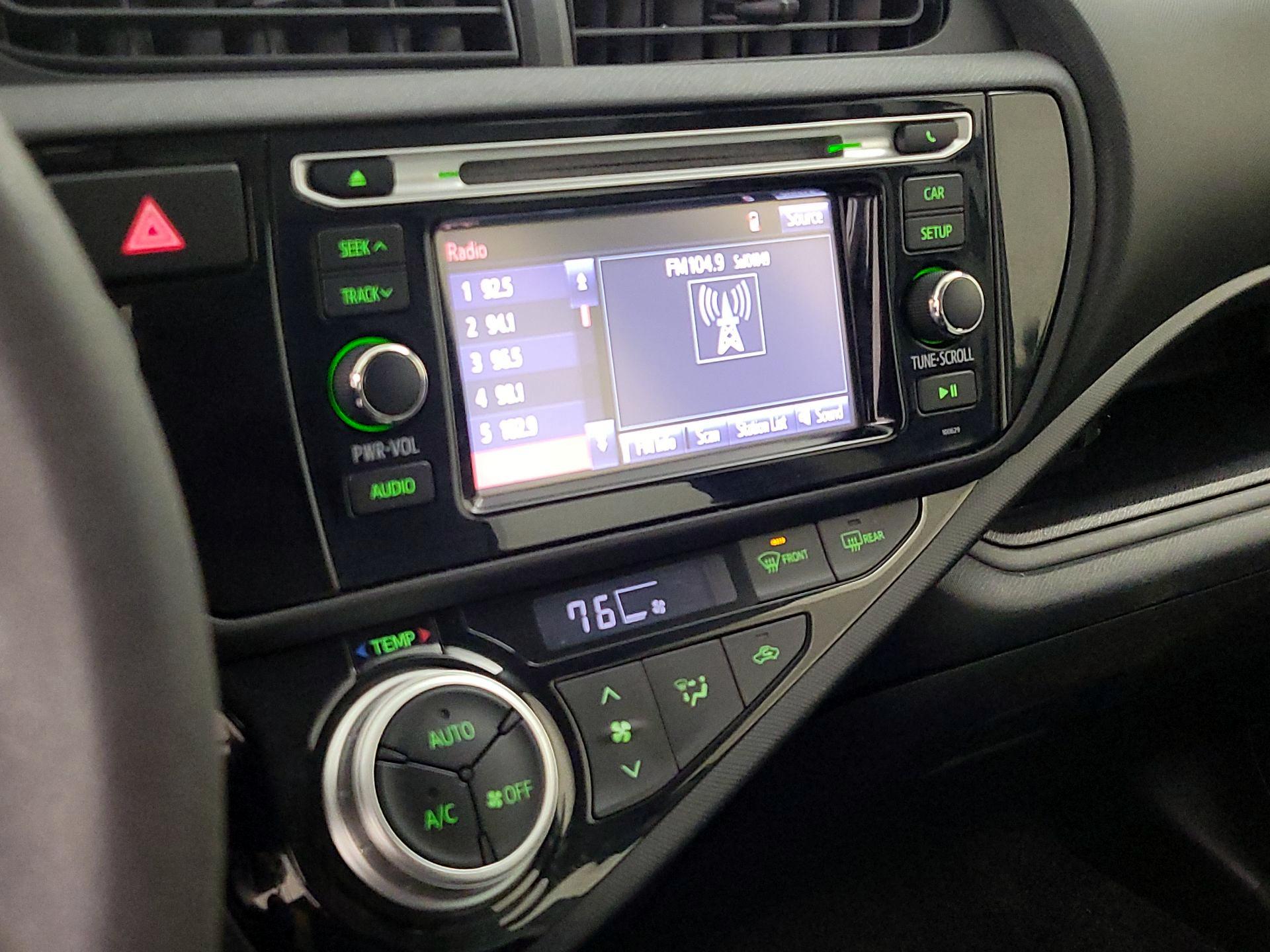 Thumbnail: 2016 Toyota Prius c - 14