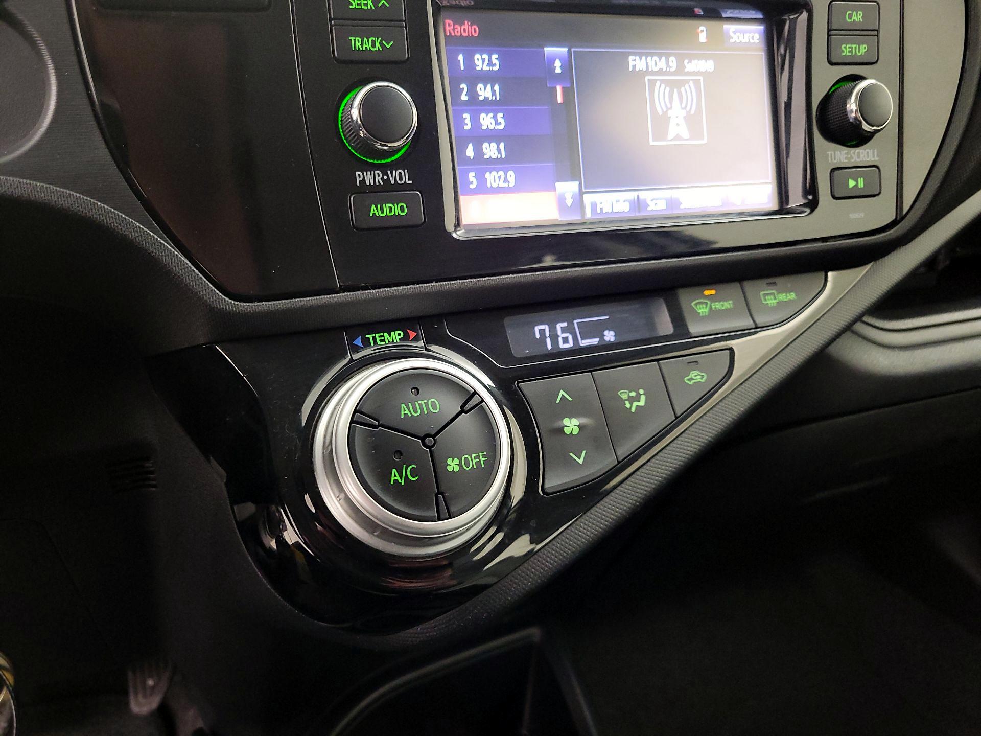 Thumbnail: 2016 Toyota Prius c - 15