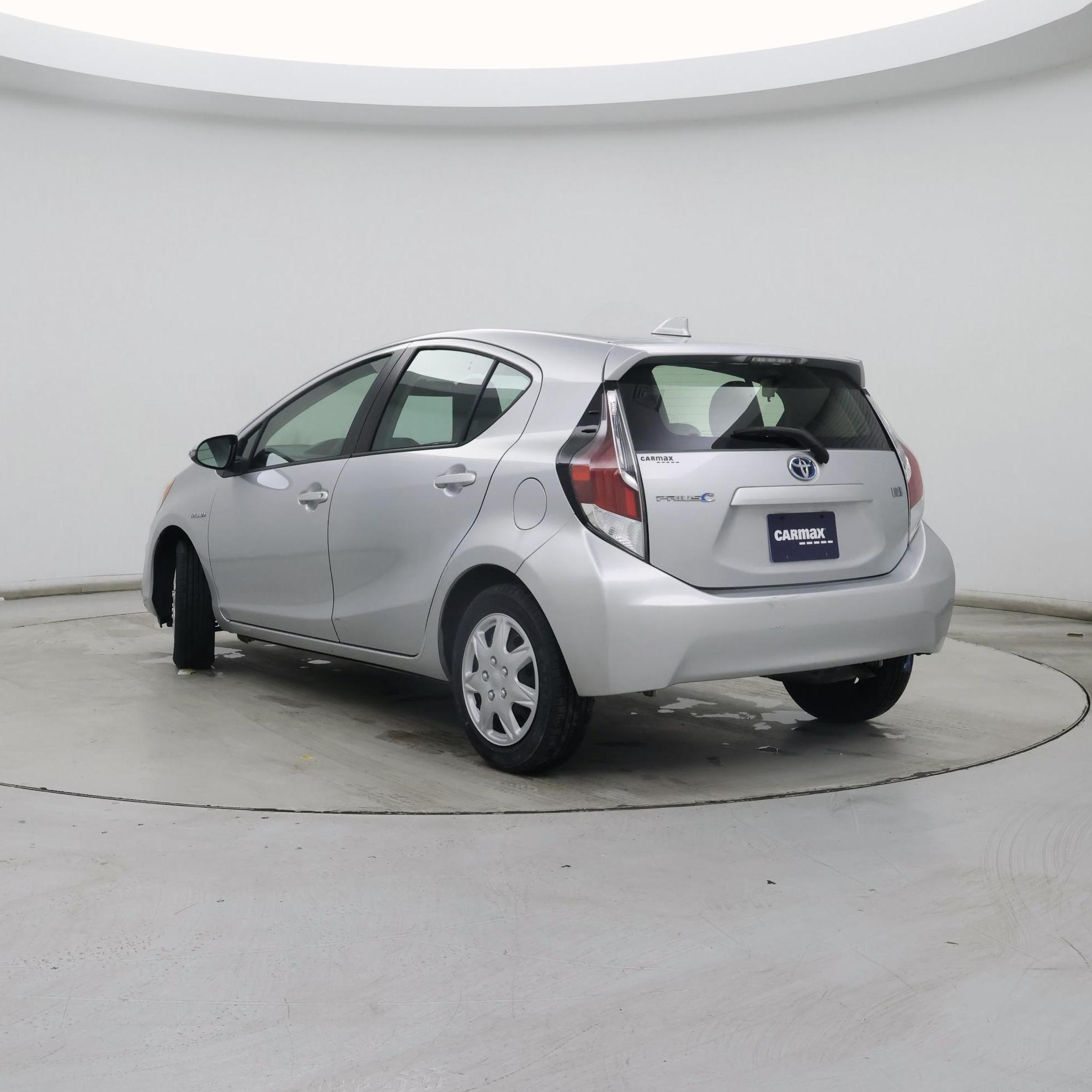 Thumbnail: 2016 Toyota Prius c - 2