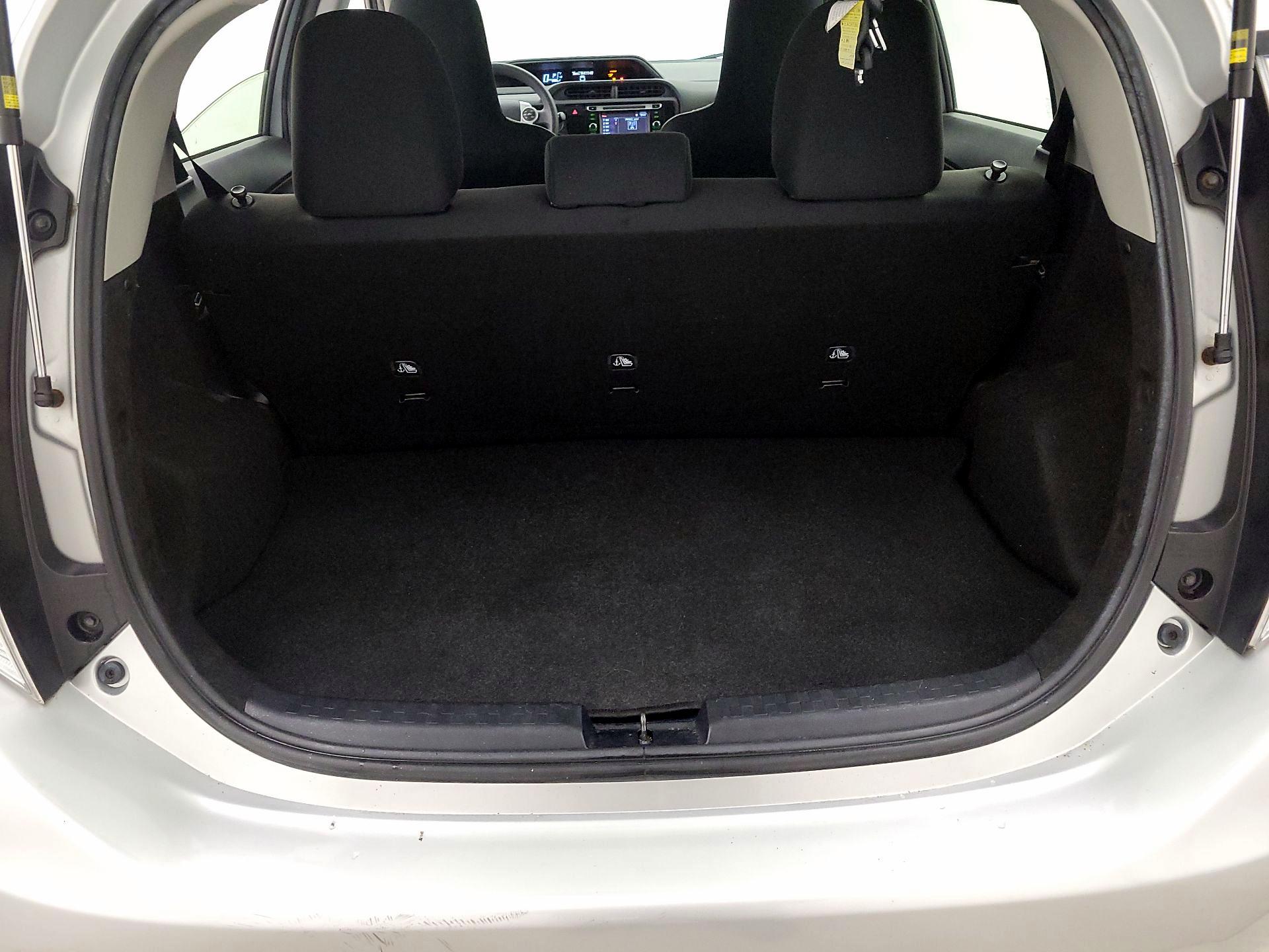 Thumbnail: 2016 Toyota Prius c - 19