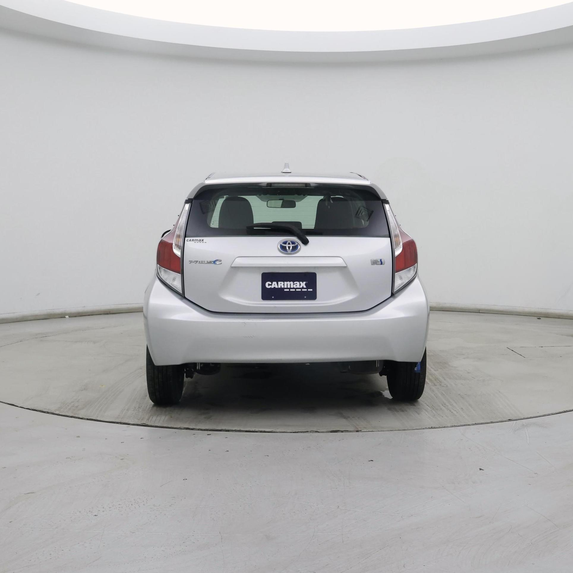 Thumbnail: 2016 Toyota Prius c - 6