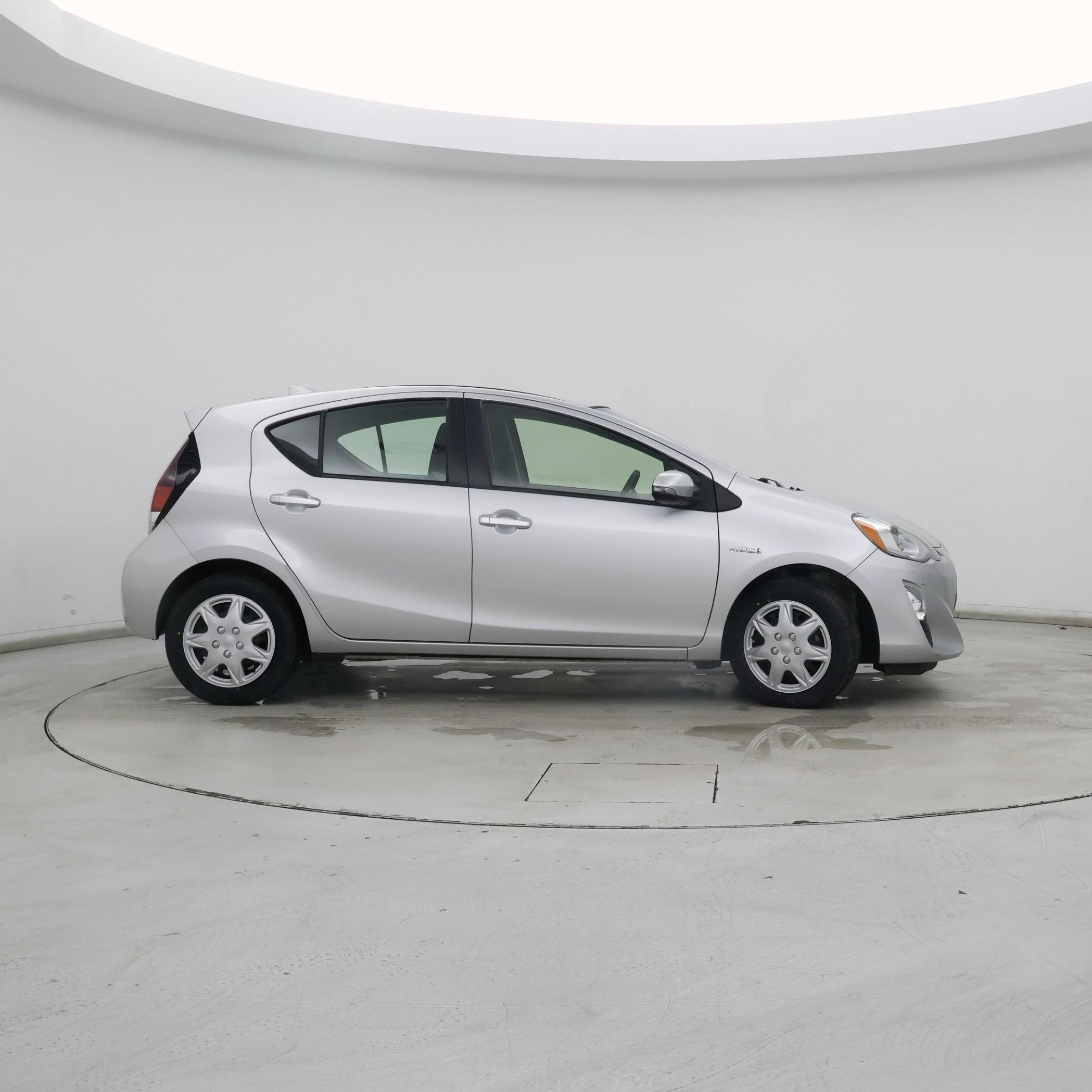 Thumbnail: 2016 Toyota Prius c - 7