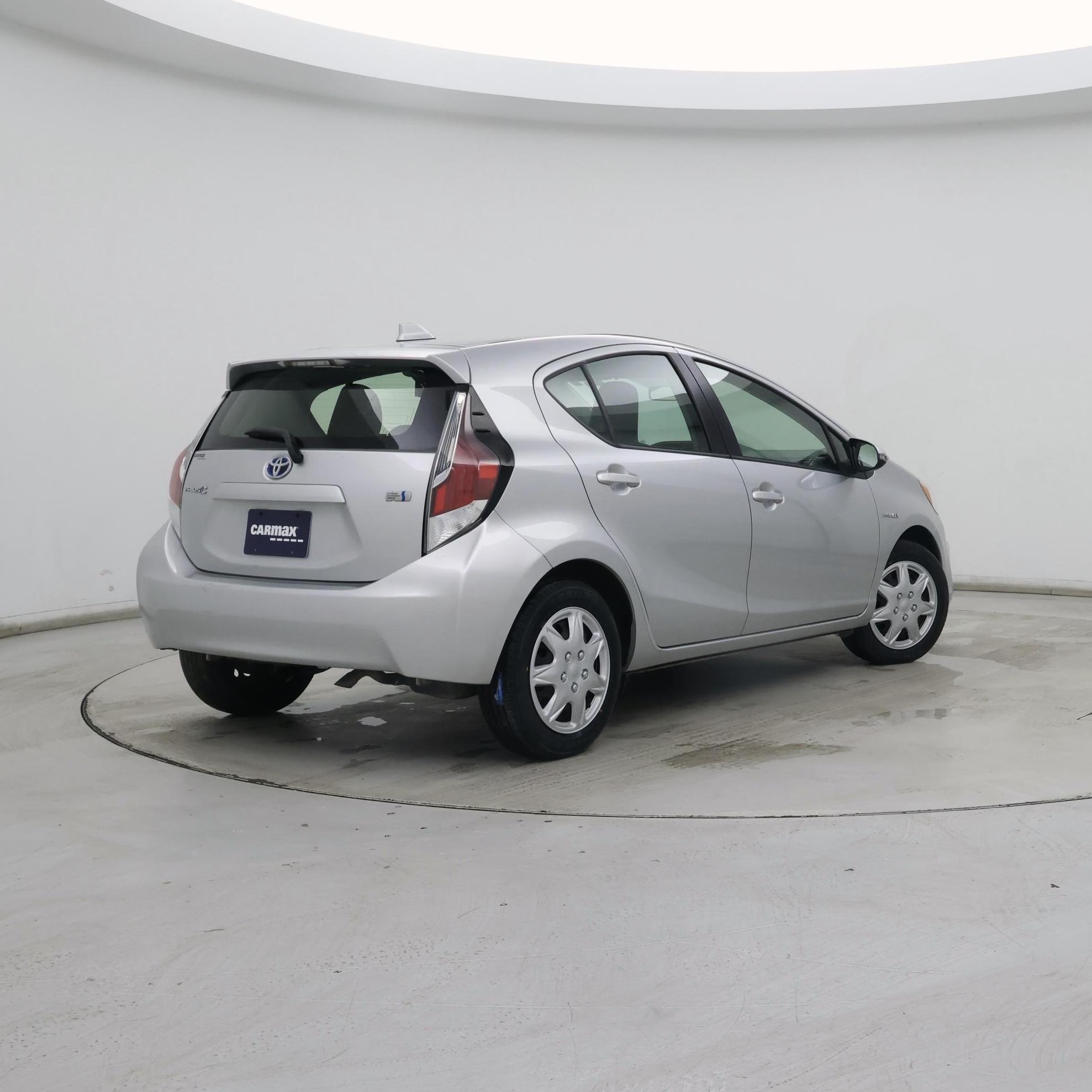 Thumbnail: 2016 Toyota Prius c - 8