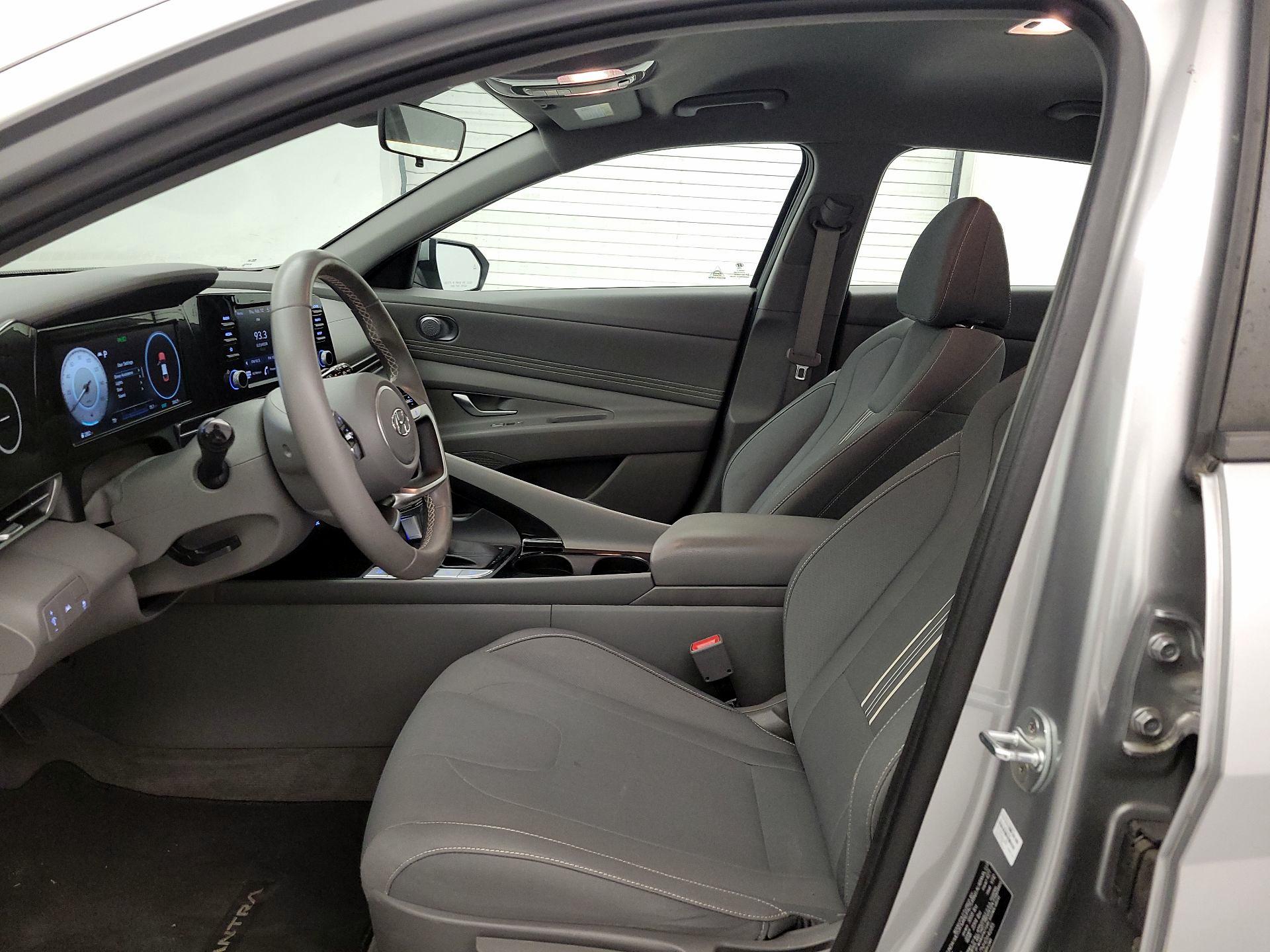 Thumbnail: 2022 Hyundai Elantra - 11