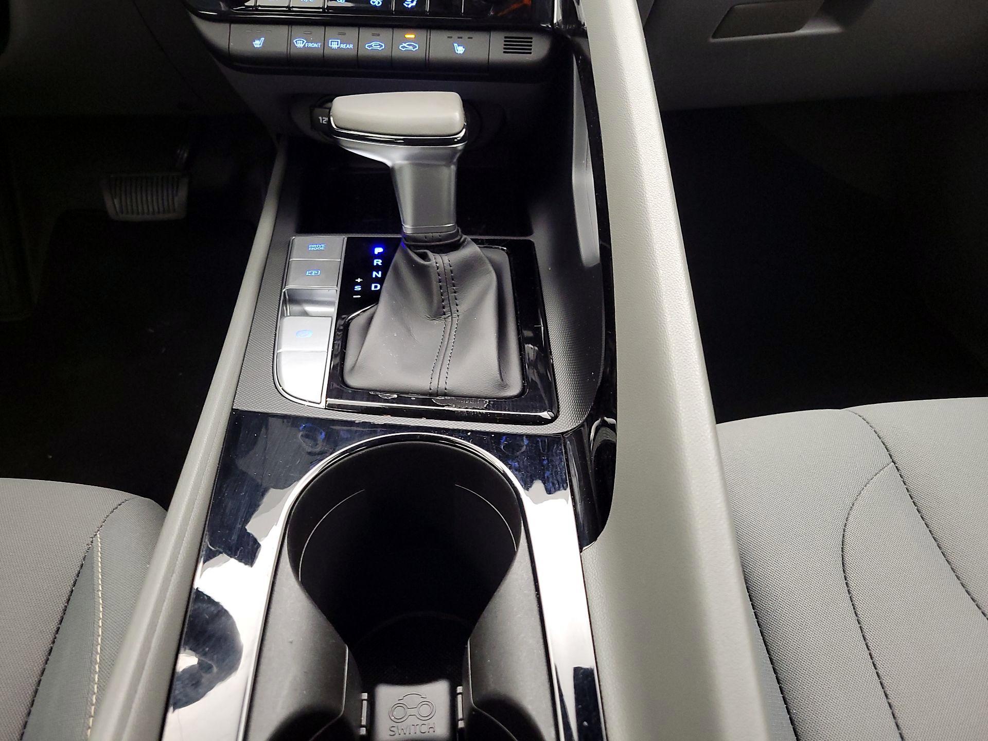 Thumbnail: 2022 Hyundai Elantra - 17