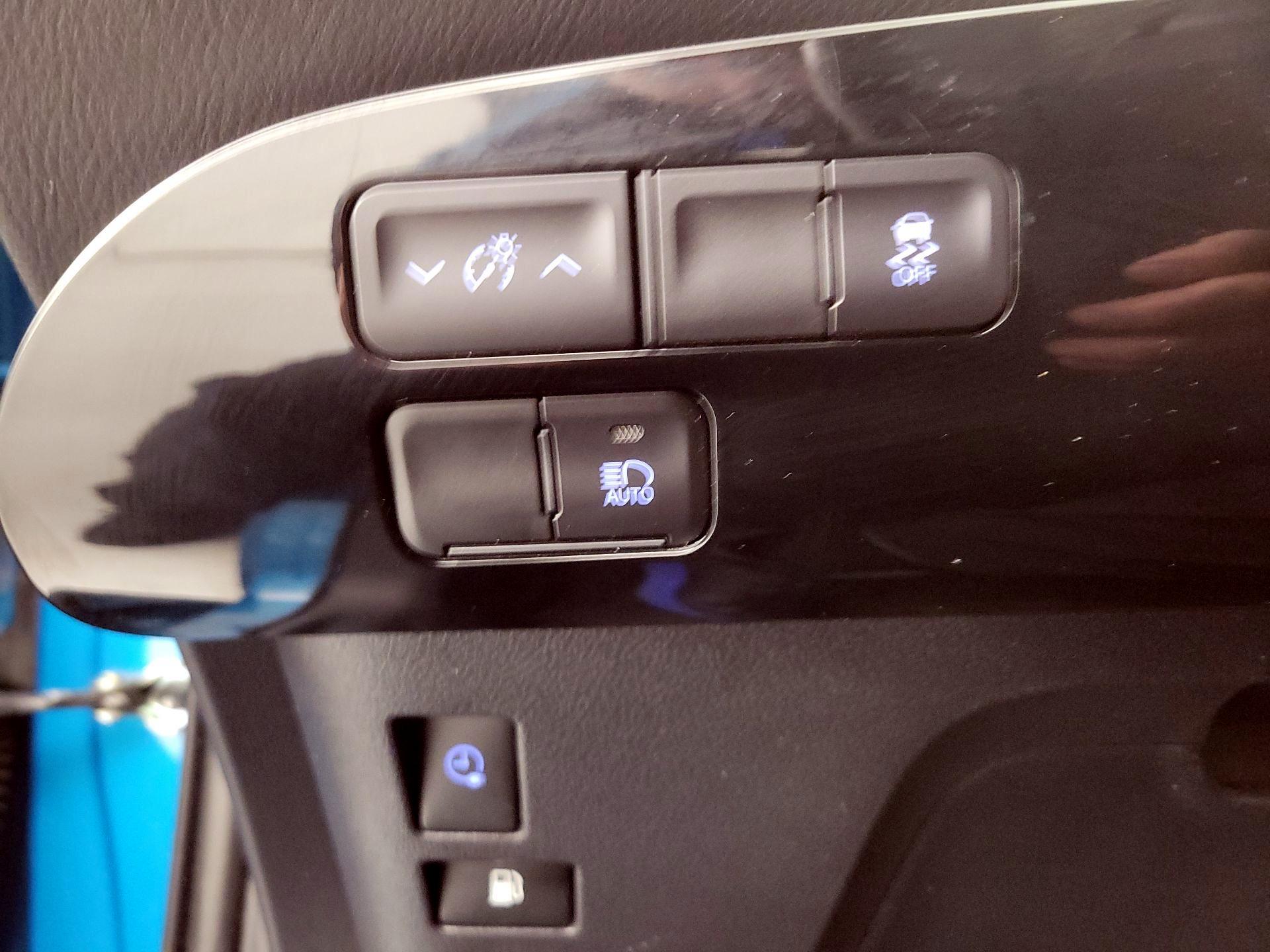 Thumbnail: 2022 Toyota Prius Prime - 13